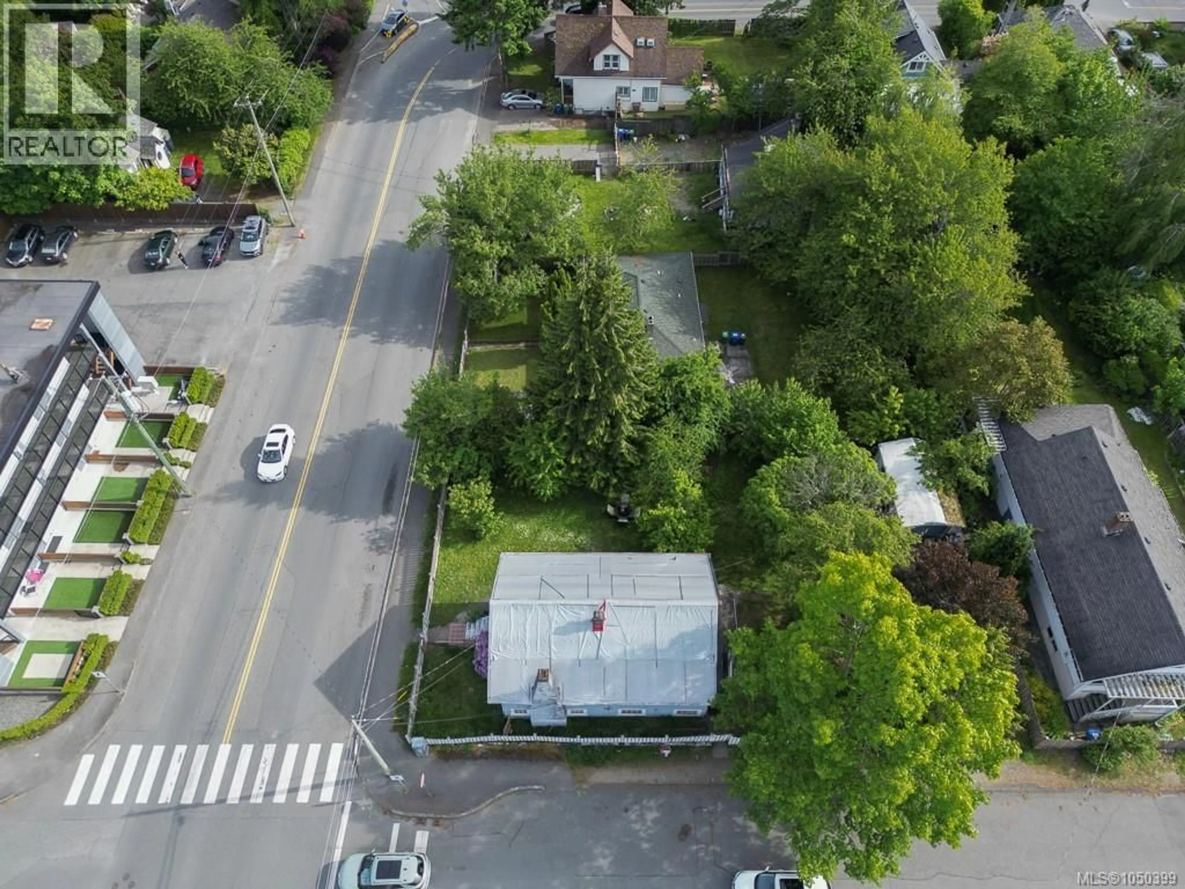 A pic from outside/outdoor area/front of a property/back of a property/a pic from drone, street for 315 HOLLY AVENUE, Nanaimo British Columbia V9S3M3