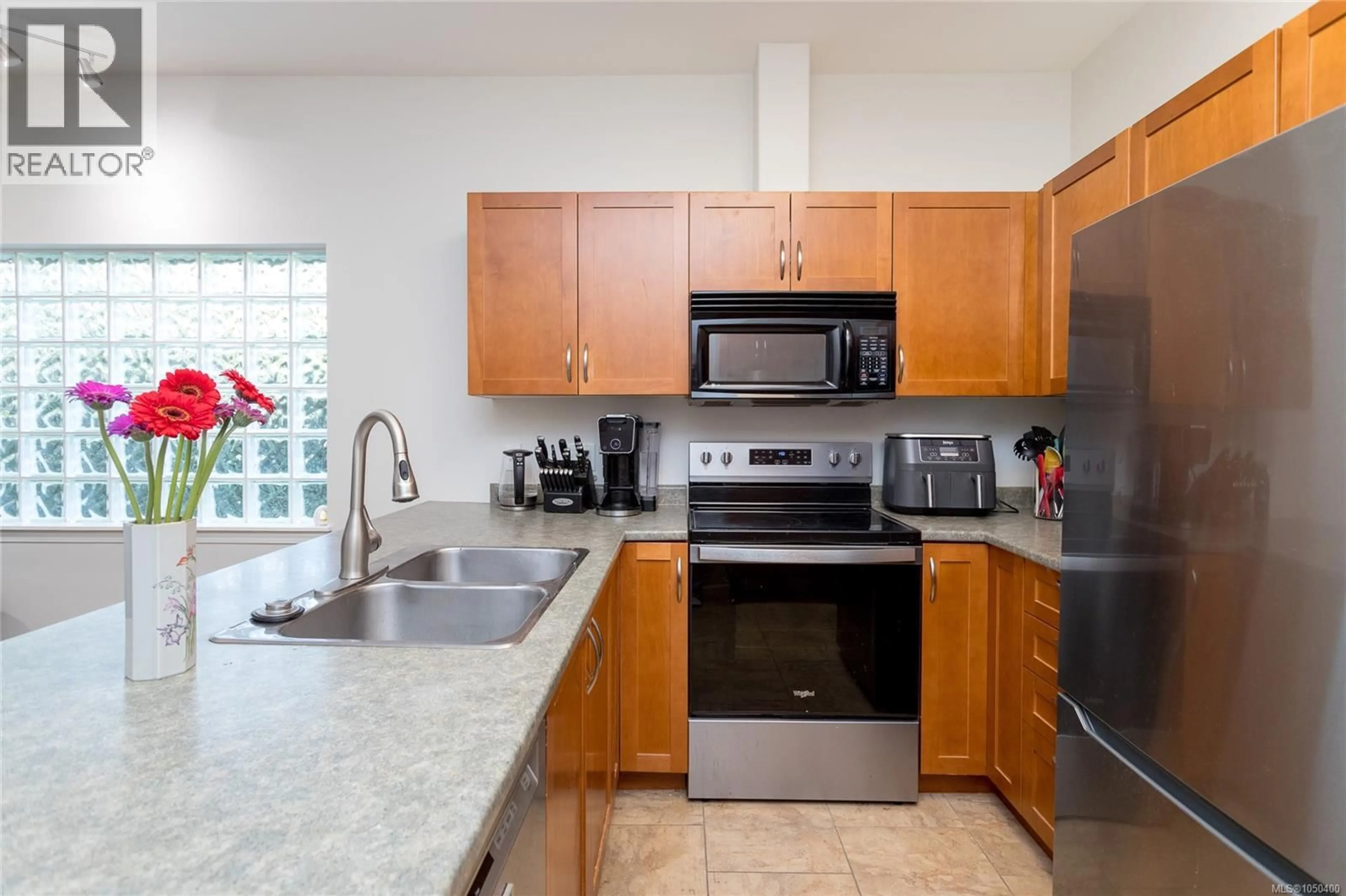 Standard kitchen, ceramic/tile floor for 1963 POLO PARK COURT, Central Saanich British Columbia V8M2K1