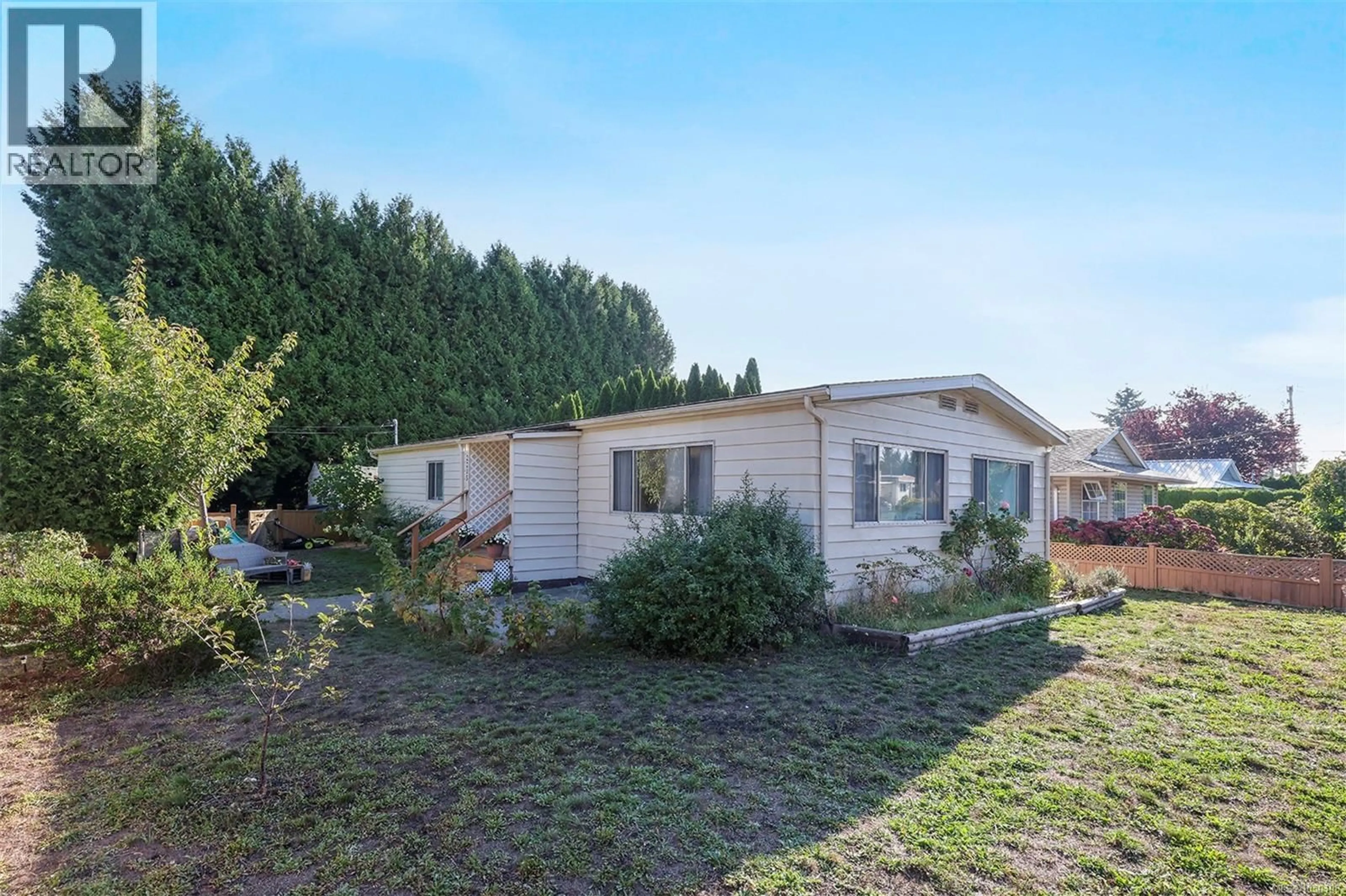 A pic from outside/outdoor area/front of a property/back of a property/a pic from drone, unknown for 2205 4TH STREET EAST, Courtenay British Columbia V9N7L9