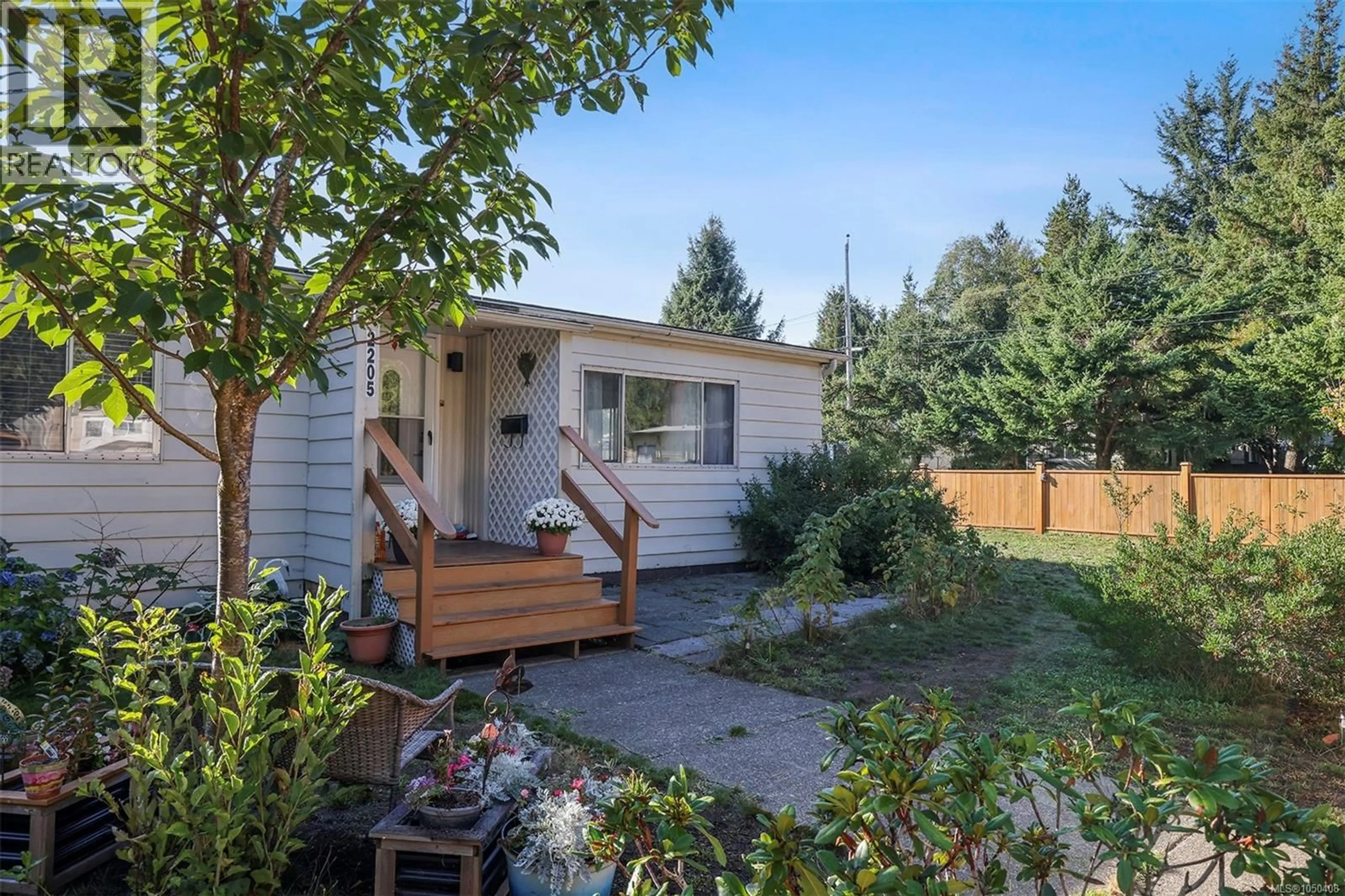 Unknown for 2205 4TH STREET EAST, Courtenay British Columbia V9N7L9