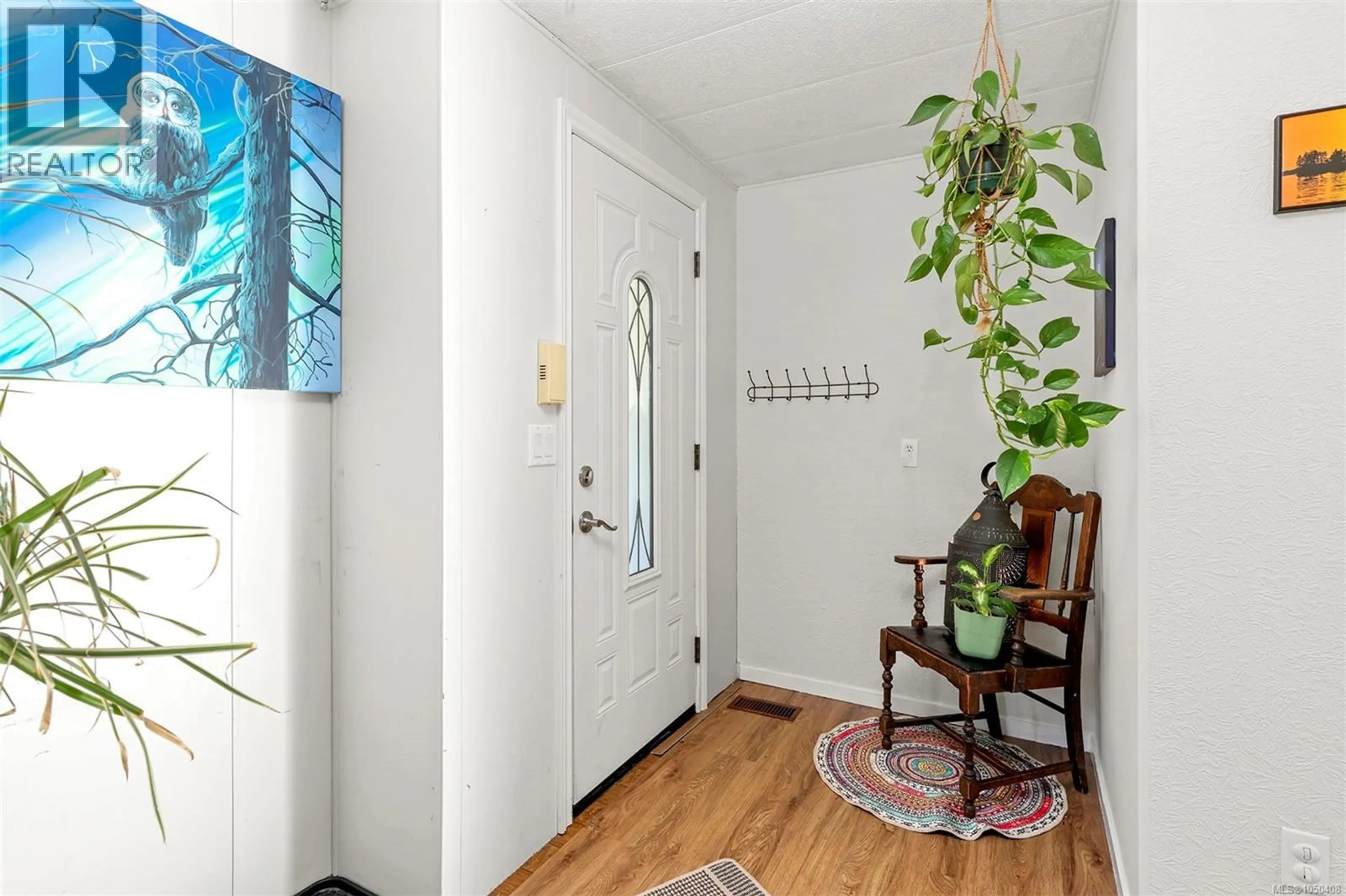 Indoor entryway for 2205 4TH STREET EAST, Courtenay British Columbia V9N7L9