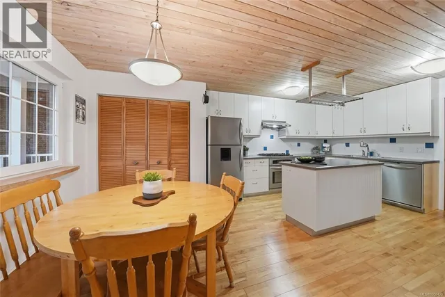 1973 HARLEQUIN CRESCENT, Nanoose Bay 4