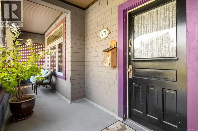 1271 MCKENZIE STREET, Victoria 4