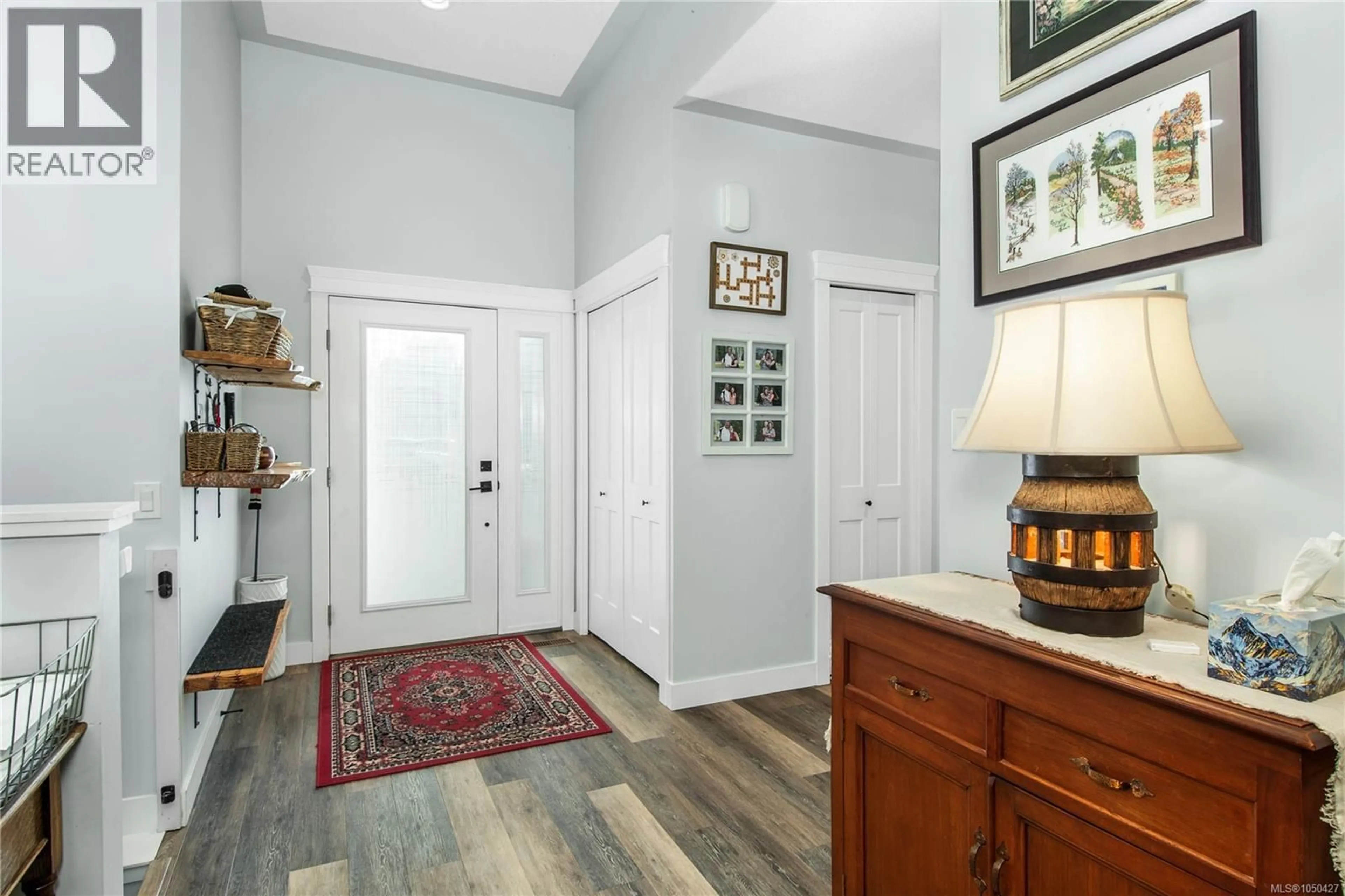 Indoor entryway for 13 - 100 MCPHEDRAN ROAD, Campbell River British Columbia V9W5P4