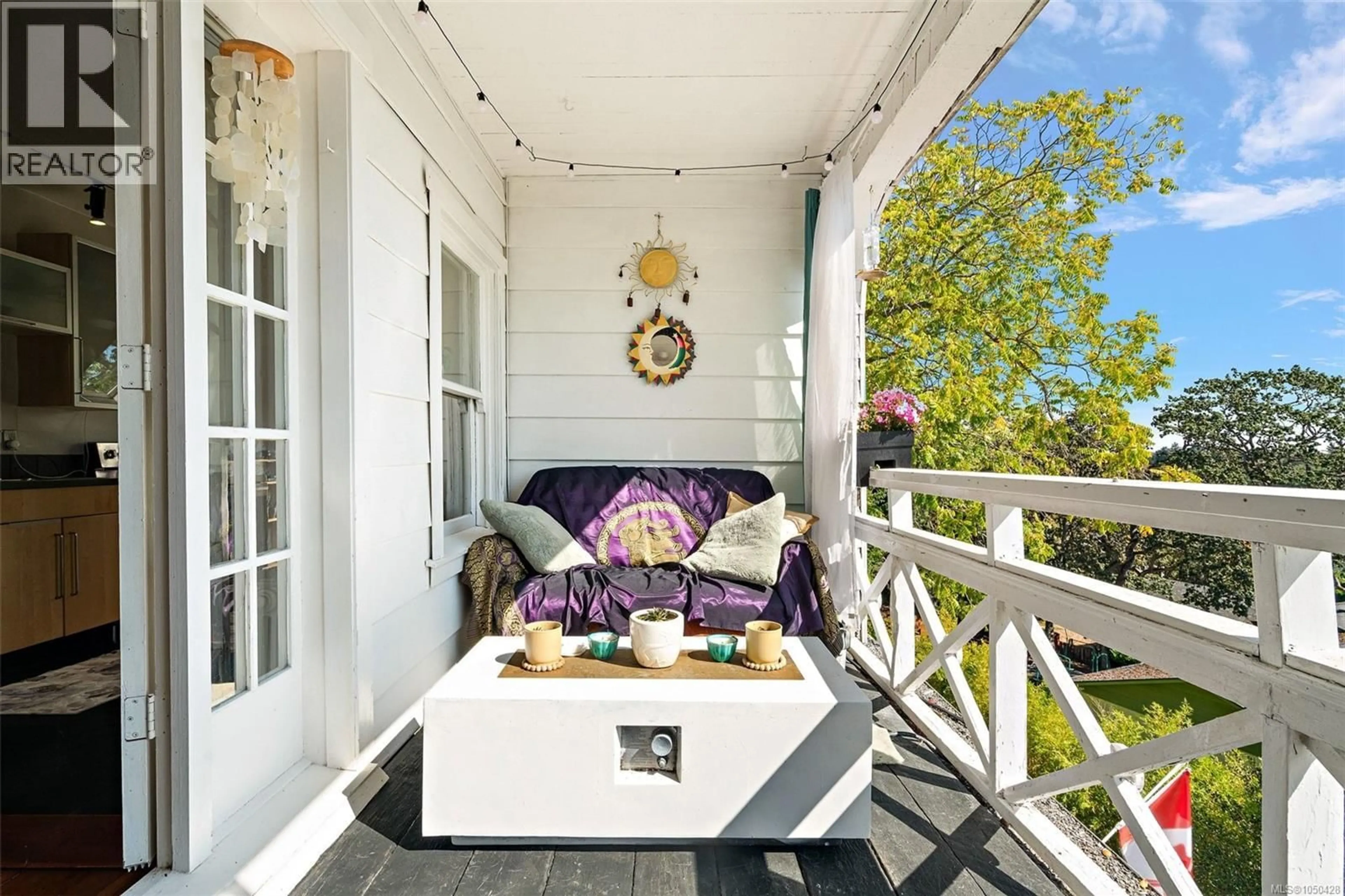 Patio, street for 5 - 1715 ROCKLAND AVENUE, Victoria British Columbia V8S1W6