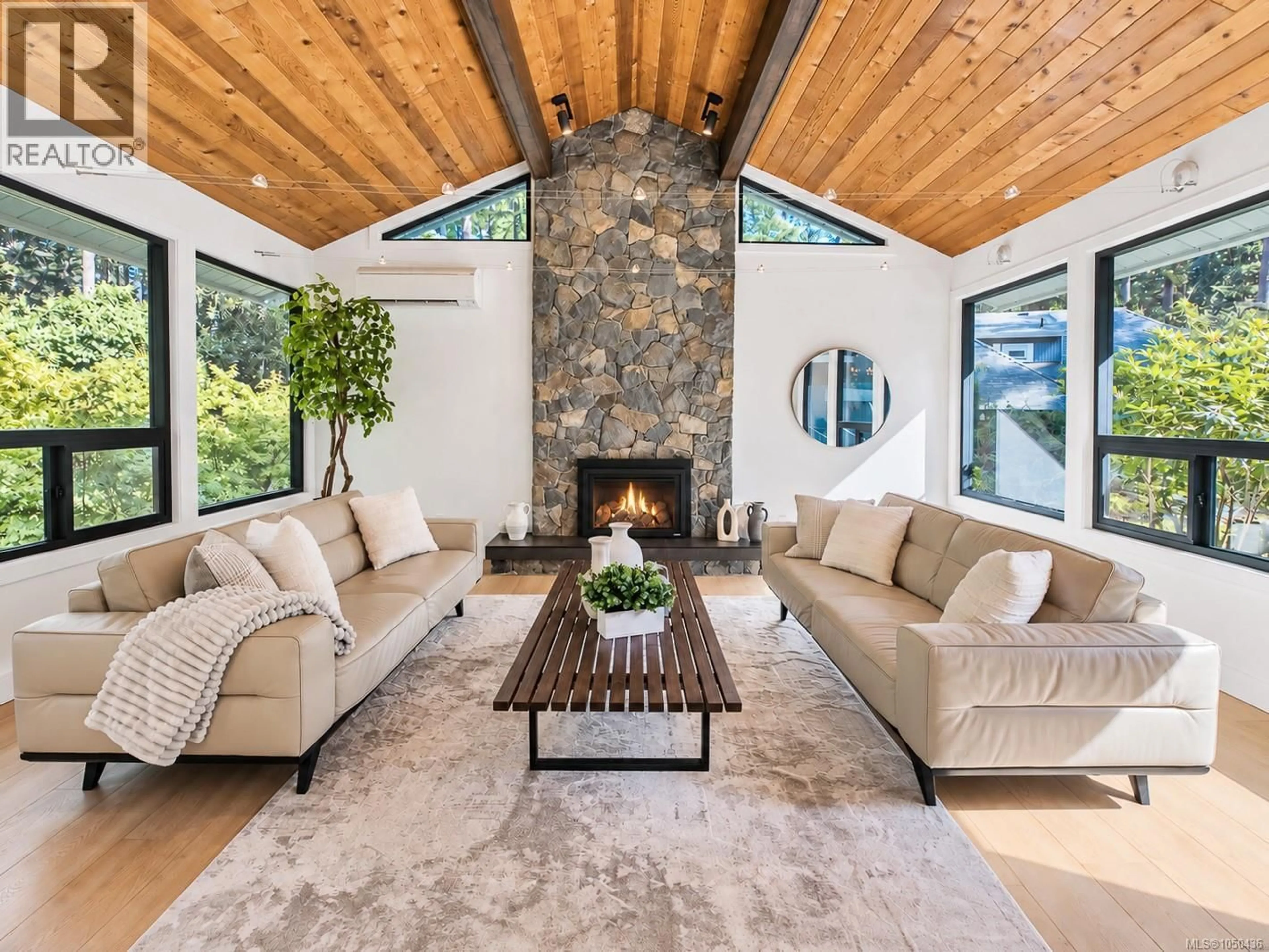 Living room with furniture, unknown for 973 WAGONWOOD PLACE, Saanich British Columbia V8X4M1