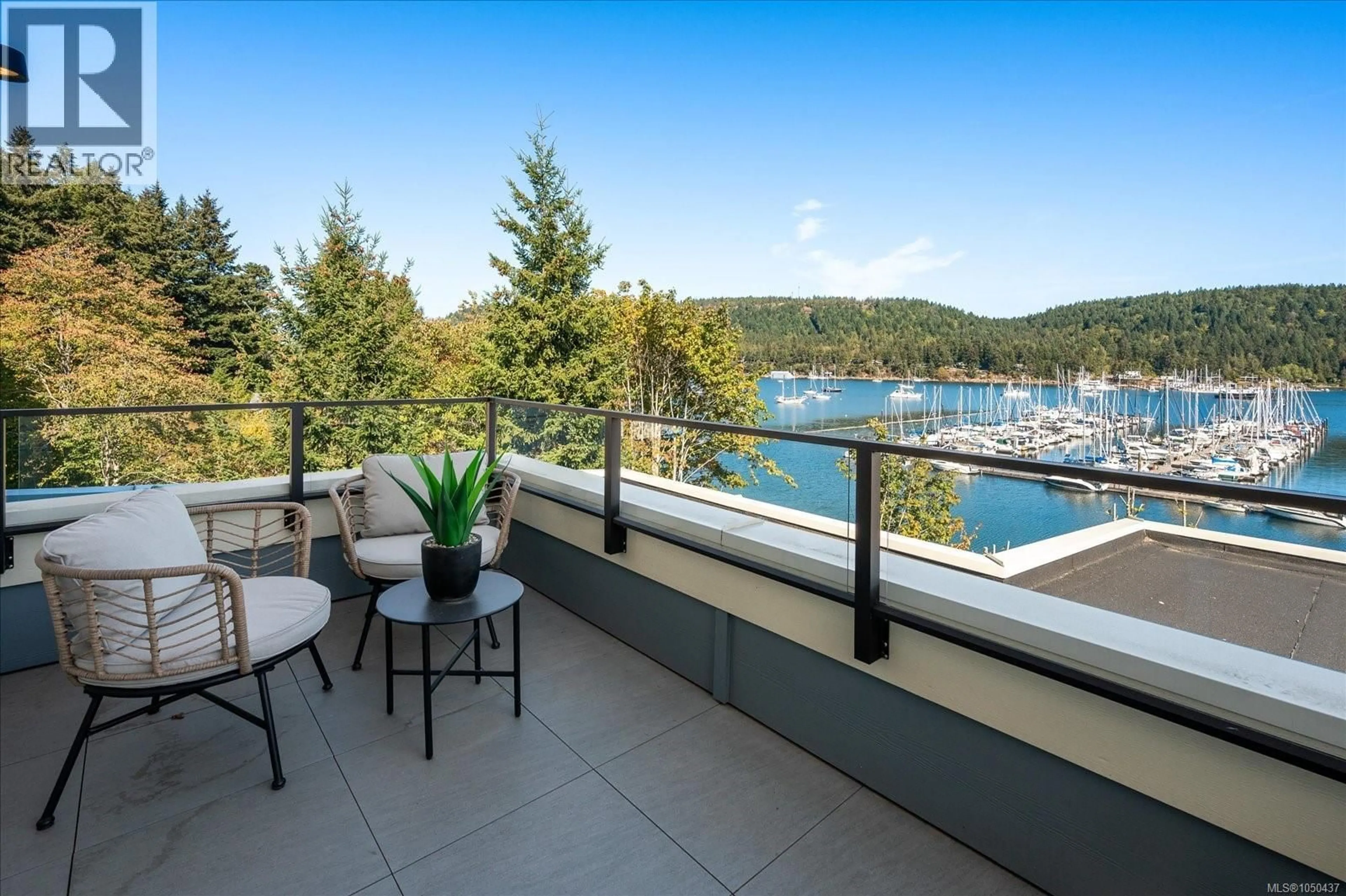 Patio, water/lake/river/ocean view for 8 - 152 MARINA VIEW DRIVE, Ladysmith British Columbia V9G1K4