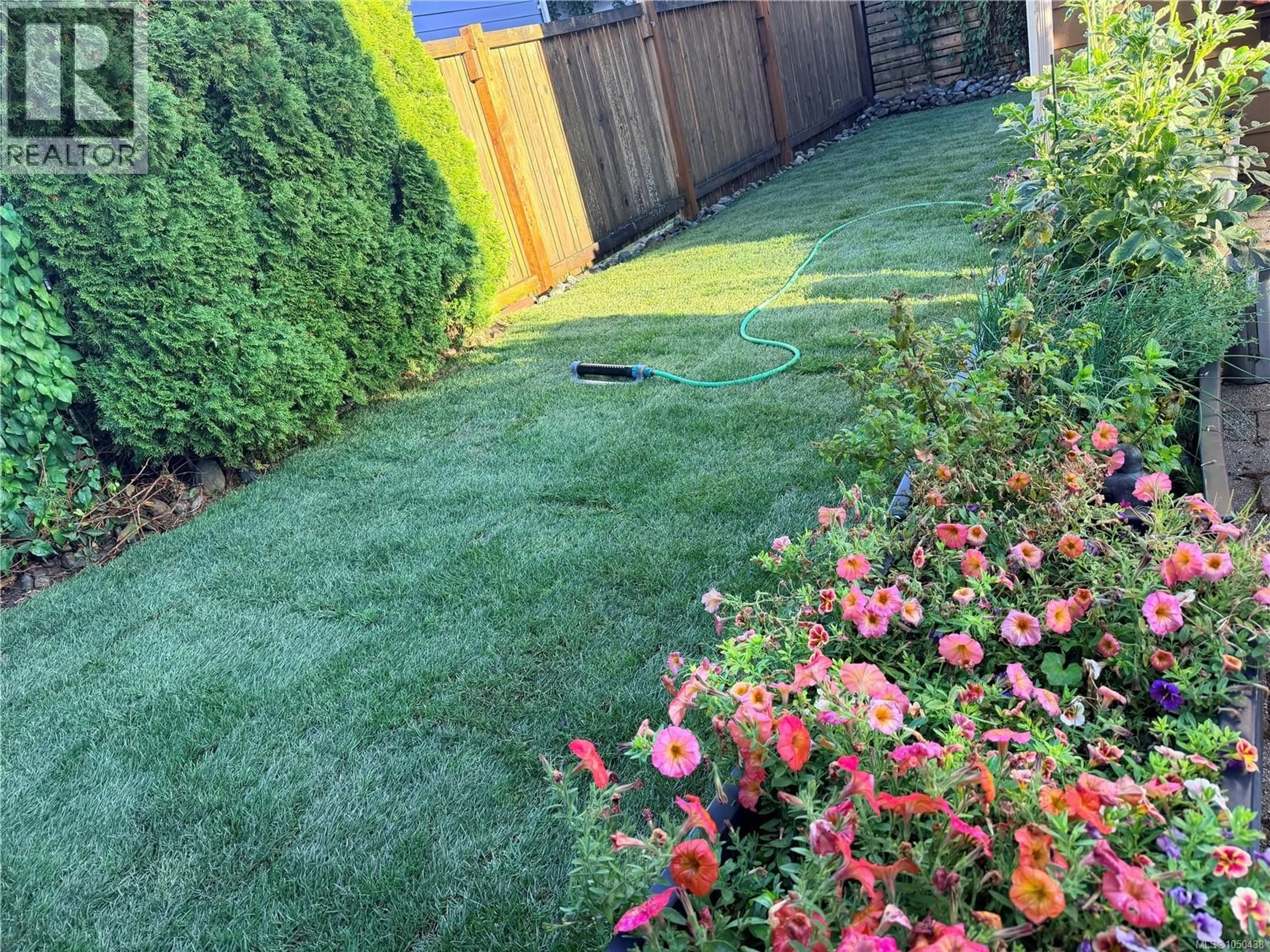 A pic from outside/outdoor area/front of a property/back of a property/a pic from drone, street for 232 2ND STREET, Courtenay British Columbia V9N1B7