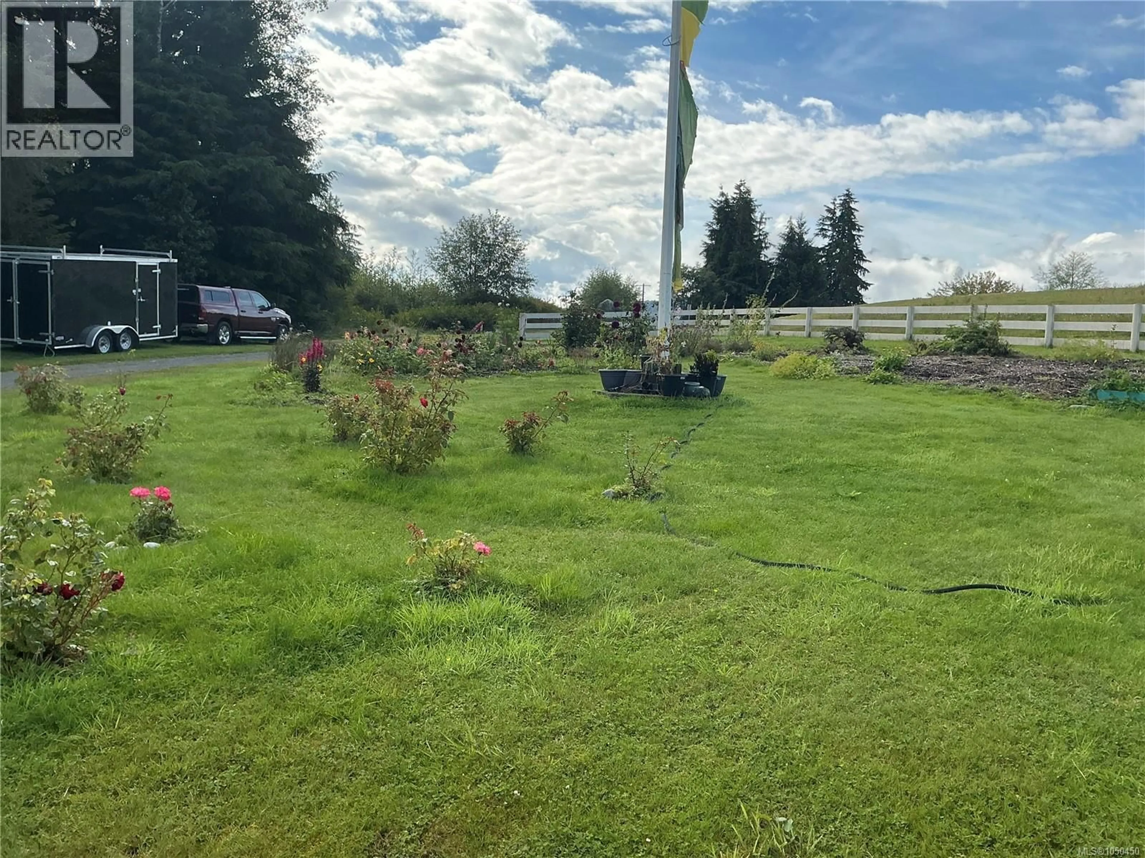 A pic from outside/outdoor area/front of a property/back of a property/a pic from drone, water/lake/river/ocean view for 210 POPLAR ROAD, Alert Bay British Columbia V0N1A0