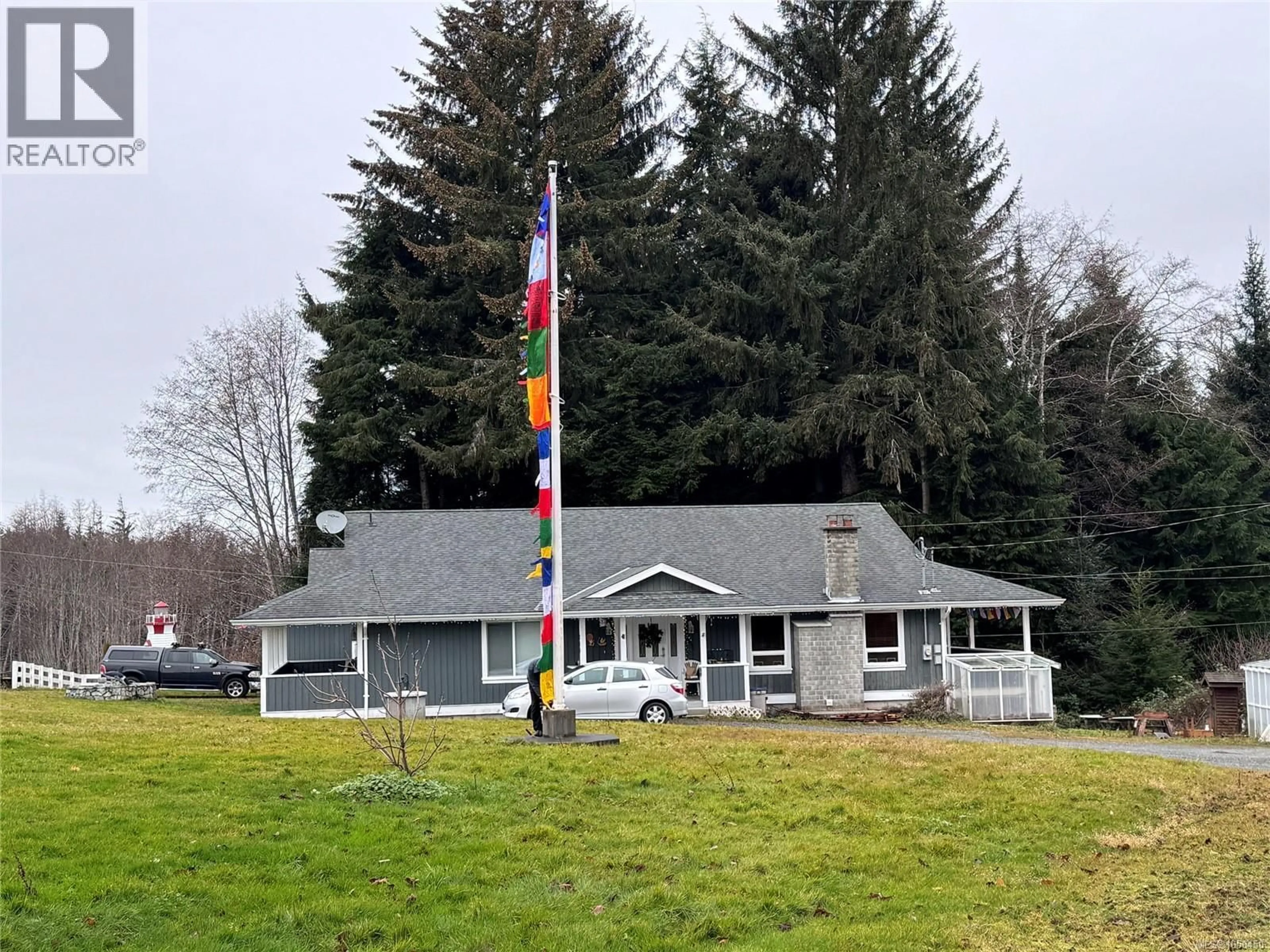 A pic from outside/outdoor area/front of a property/back of a property/a pic from drone, mountain view for 210 POPLAR ROAD, Alert Bay British Columbia V0N1A0