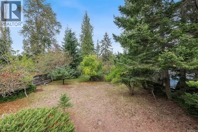 1456 DOGWOOD AVENUE, Comox 4