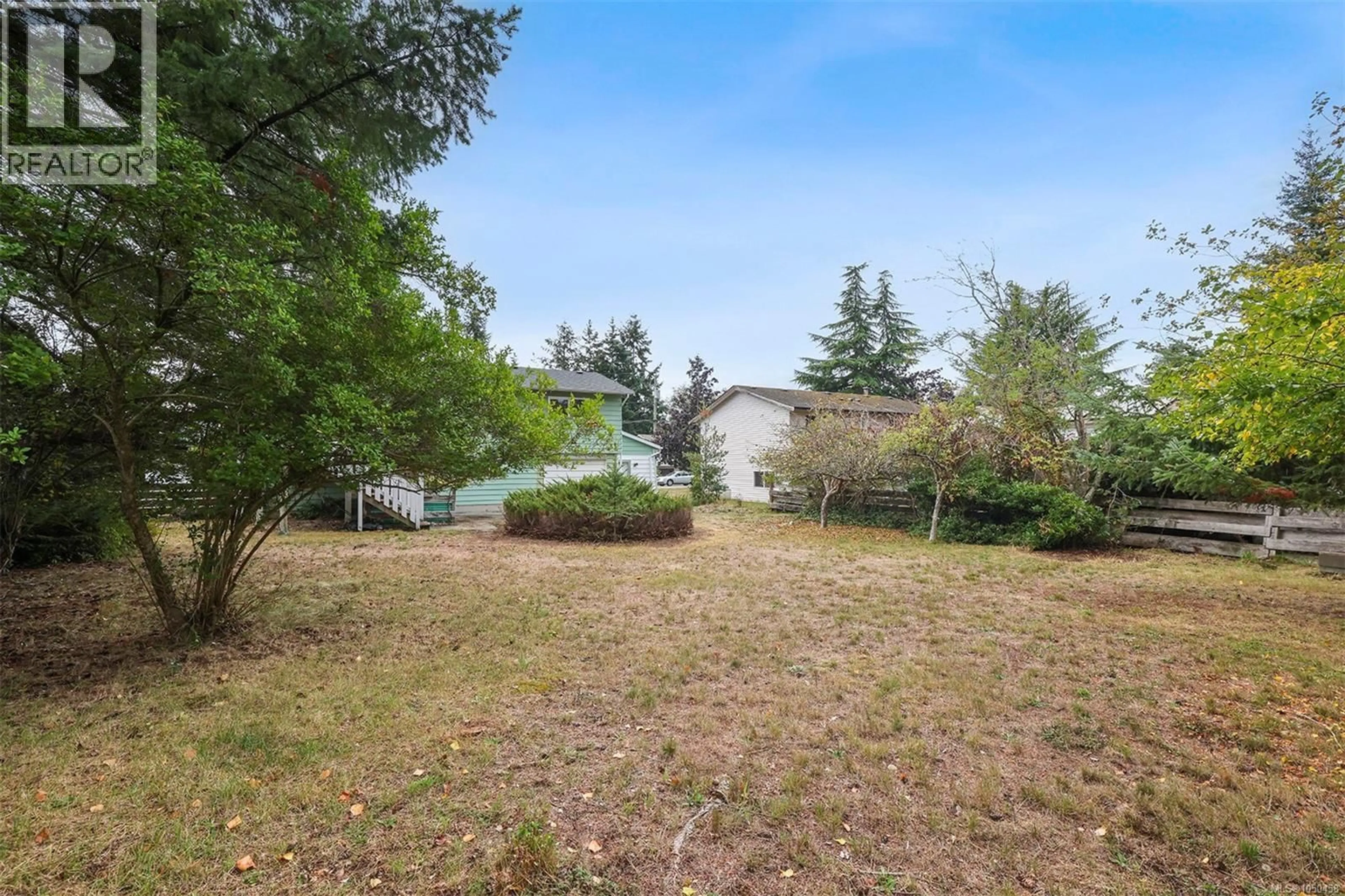A pic from outside/outdoor area/front of a property/back of a property/a pic from drone, forest/trees view for 1456 DOGWOOD AVENUE, Comox British Columbia V9M2Z5