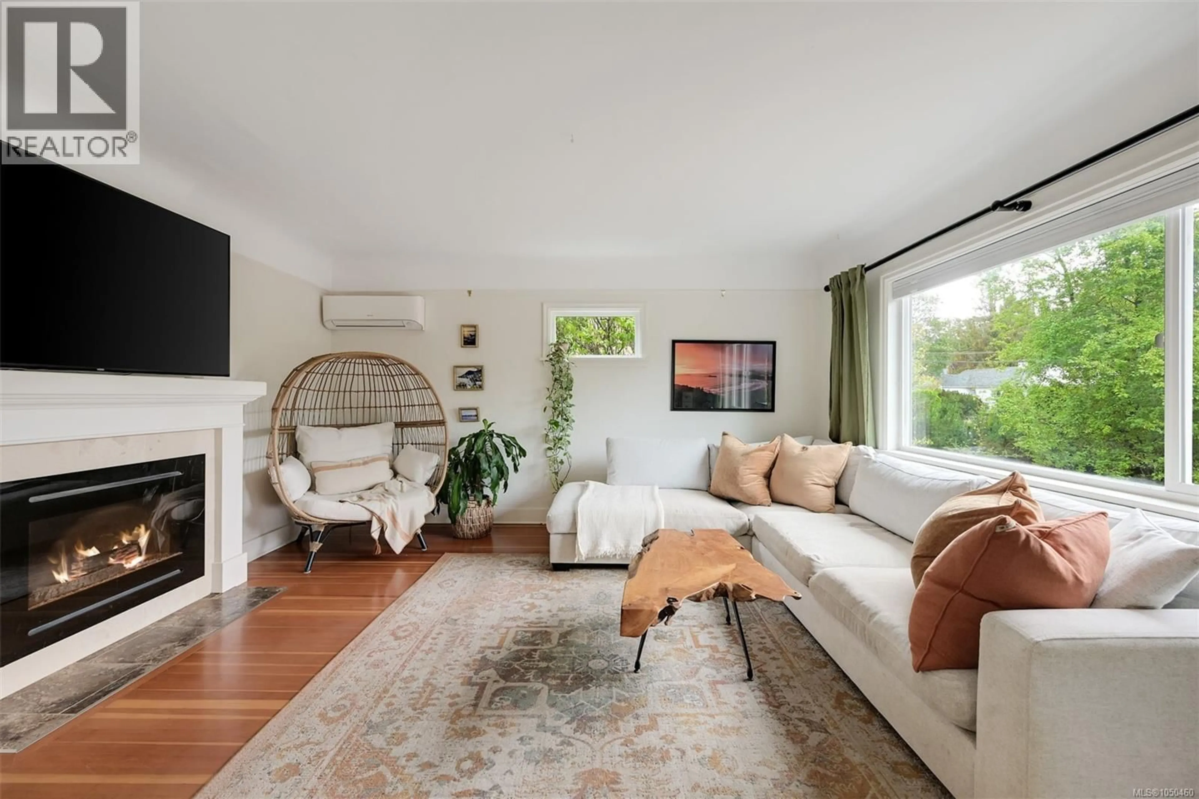 Living room with furniture, unknown for 1000 TATTERSALL DRIVE, Saanich British Columbia V8X2X2