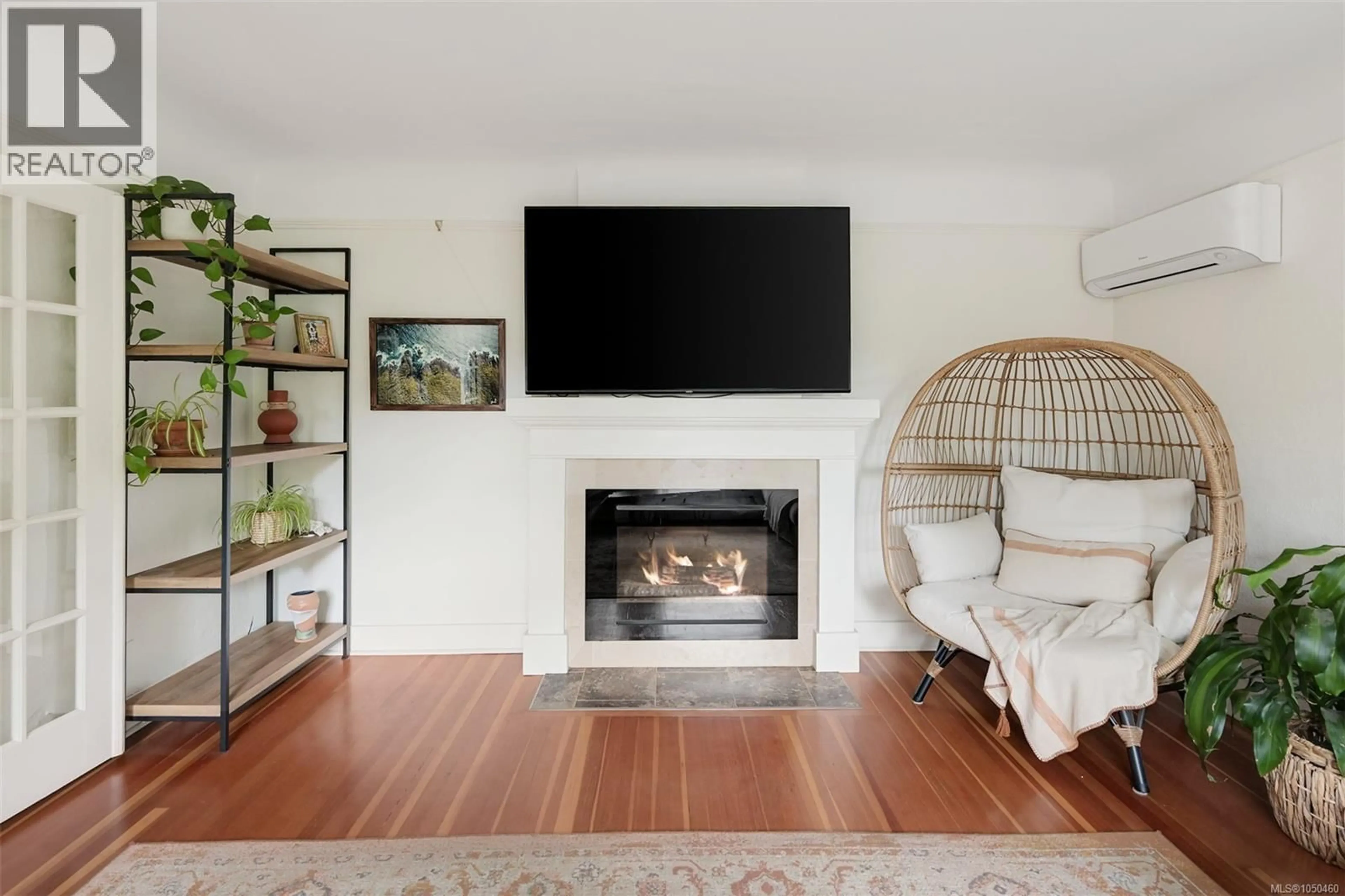 Living room with furniture, unknown for 1000 TATTERSALL DRIVE, Saanich British Columbia V8X2X2