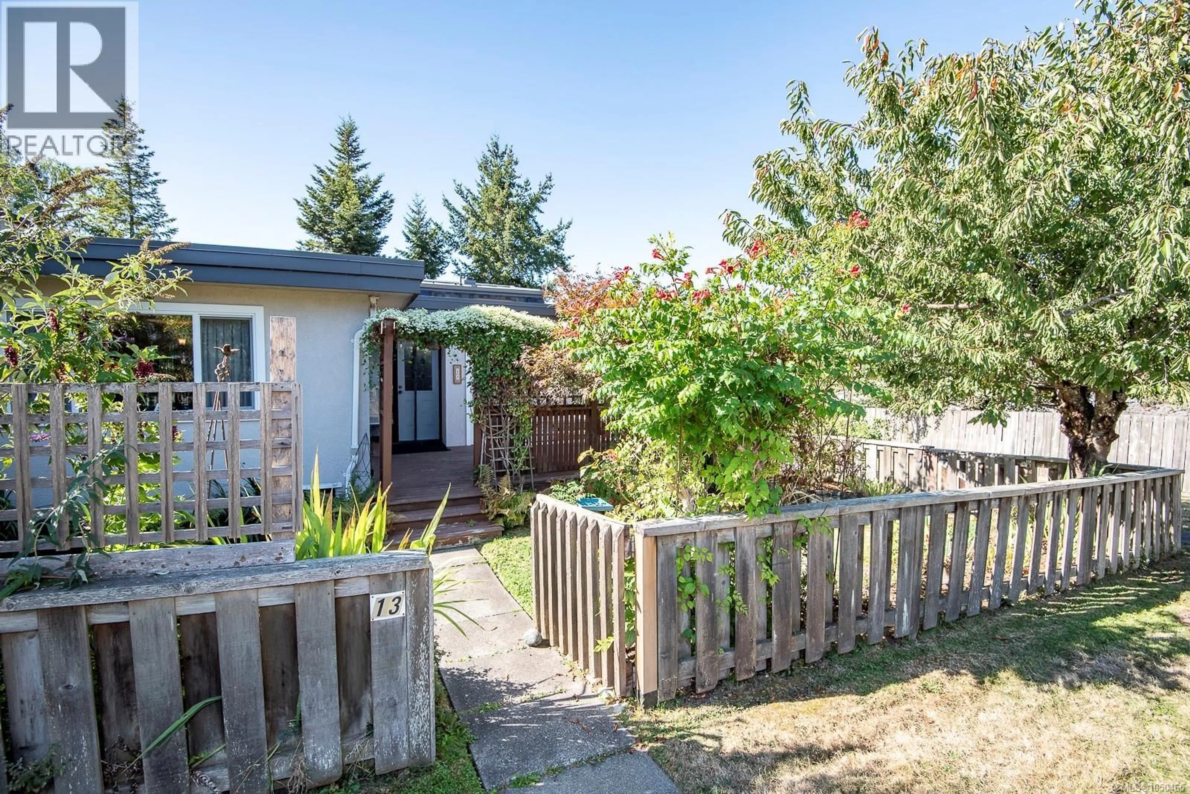 Patio, street for 13 - 3060 HARRIET ROAD, Saanich British Columbia V9A1T5
