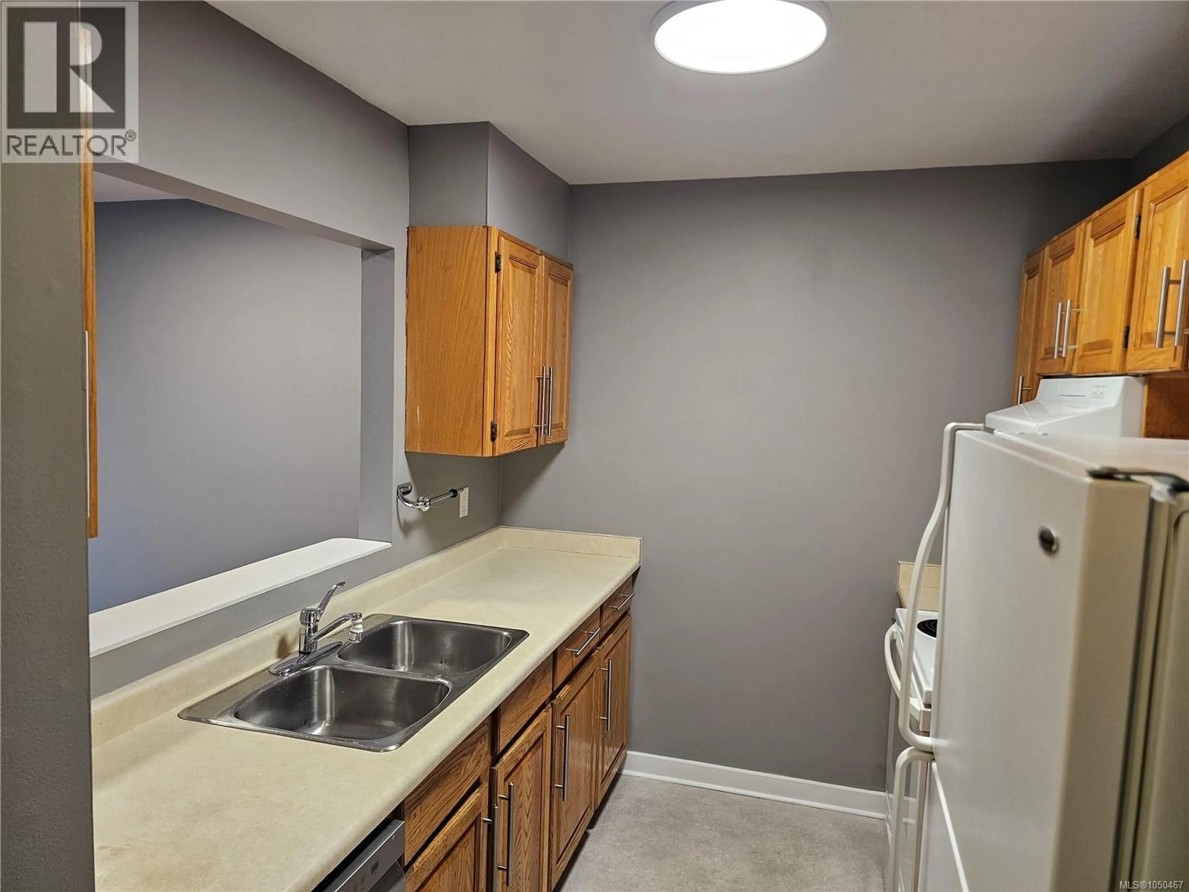 Standard kitchen, unknown for 4 - 9923 SEVENTH STREET, Sidney British Columbia V8L2V8