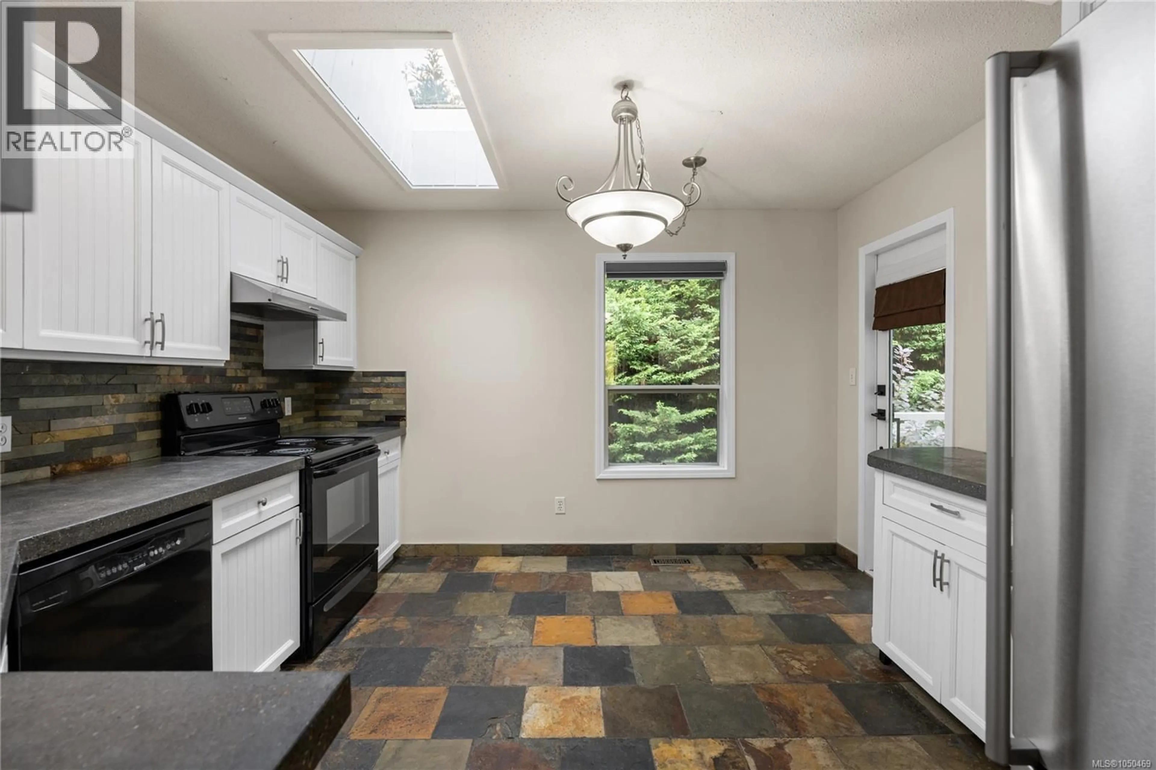 Standard kitchen, ceramic/tile floor for 1001 TIMBERWOOD DRIVE, Nanaimo British Columbia V9R6N9