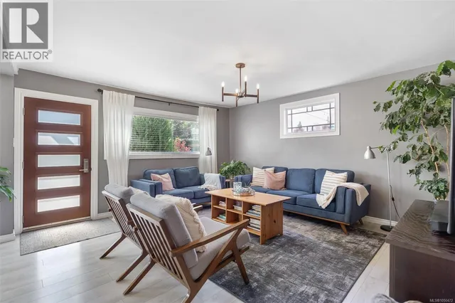 3054 MILLGROVE STREET, Saanich 2
