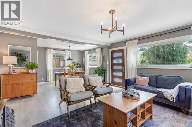 3054 MILLGROVE STREET, Saanich 4