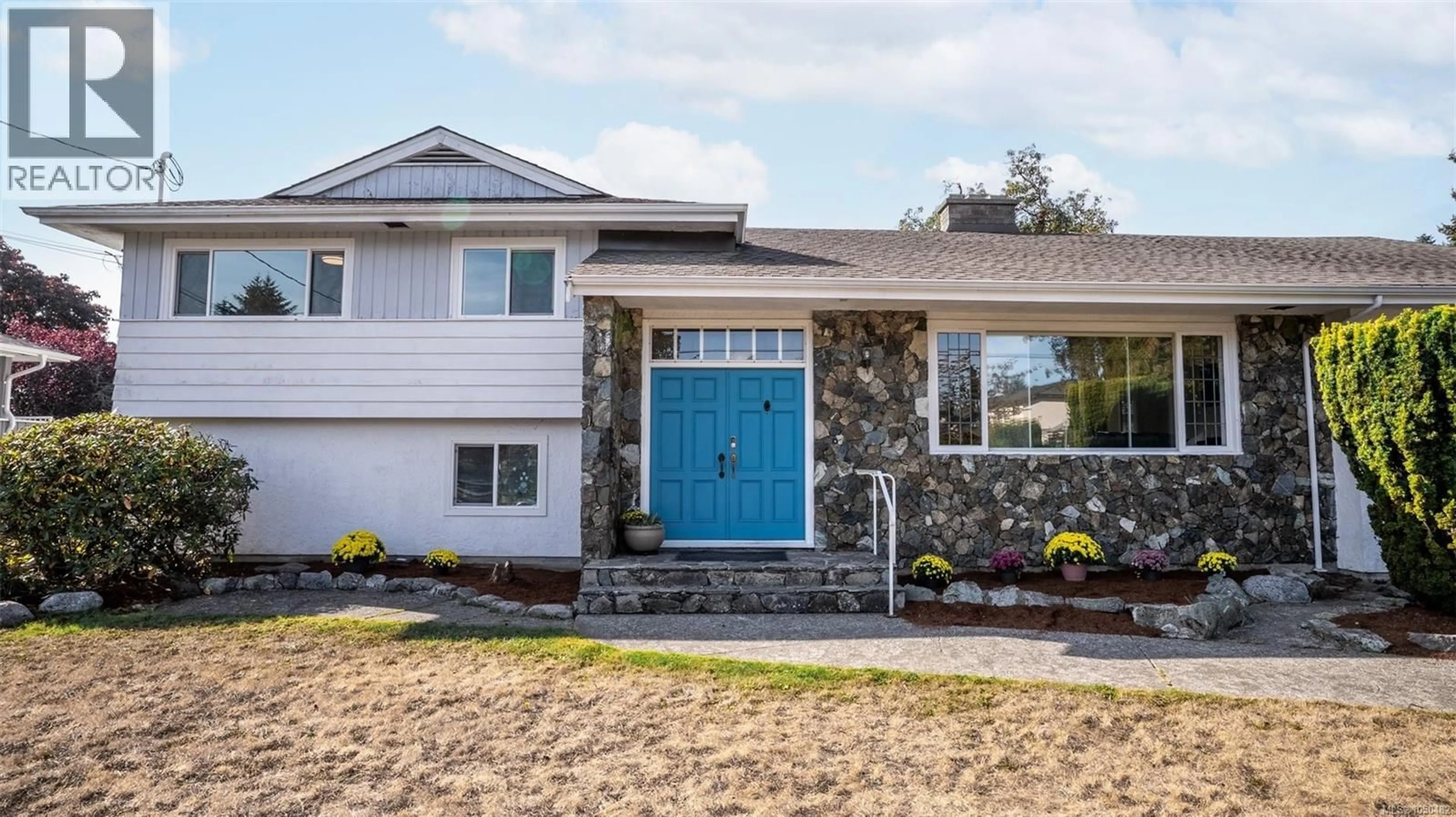 Home with vinyl exterior material, street for 1857 HILLCREST AVENUE, Saanich British Columbia V8N2R7
