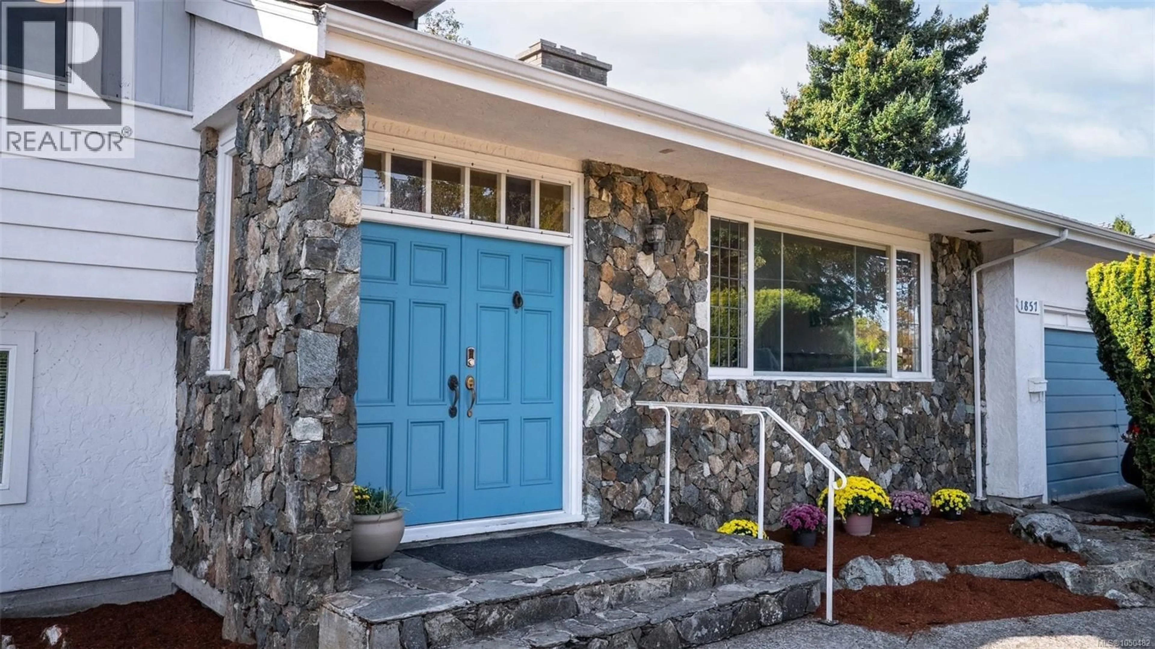 Home with vinyl exterior material, street for 1857 HILLCREST AVENUE, Saanich British Columbia V8N2R7