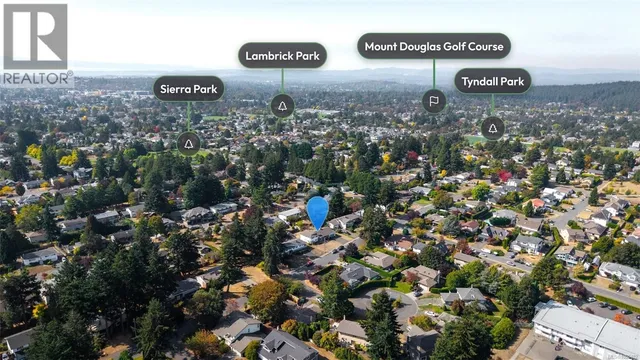 1857 HILLCREST AVENUE, Saanich 5