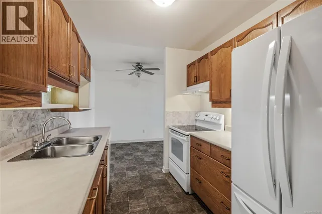 304 - 266 HIRST AVENUE, Parksville 4