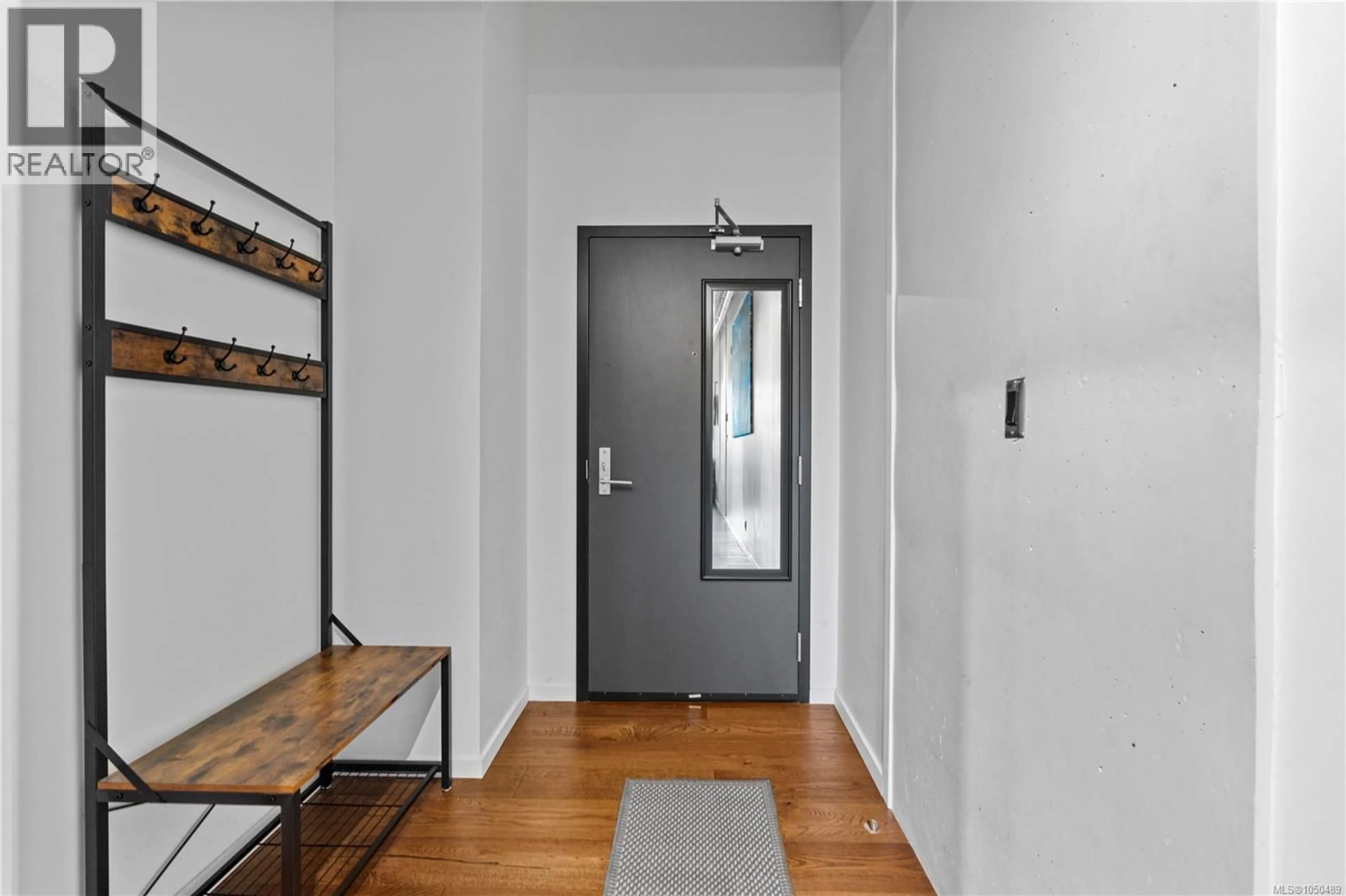Indoor entryway for 427 - 1029 VIEW STREET, Victoria British Columbia V8W3Z8