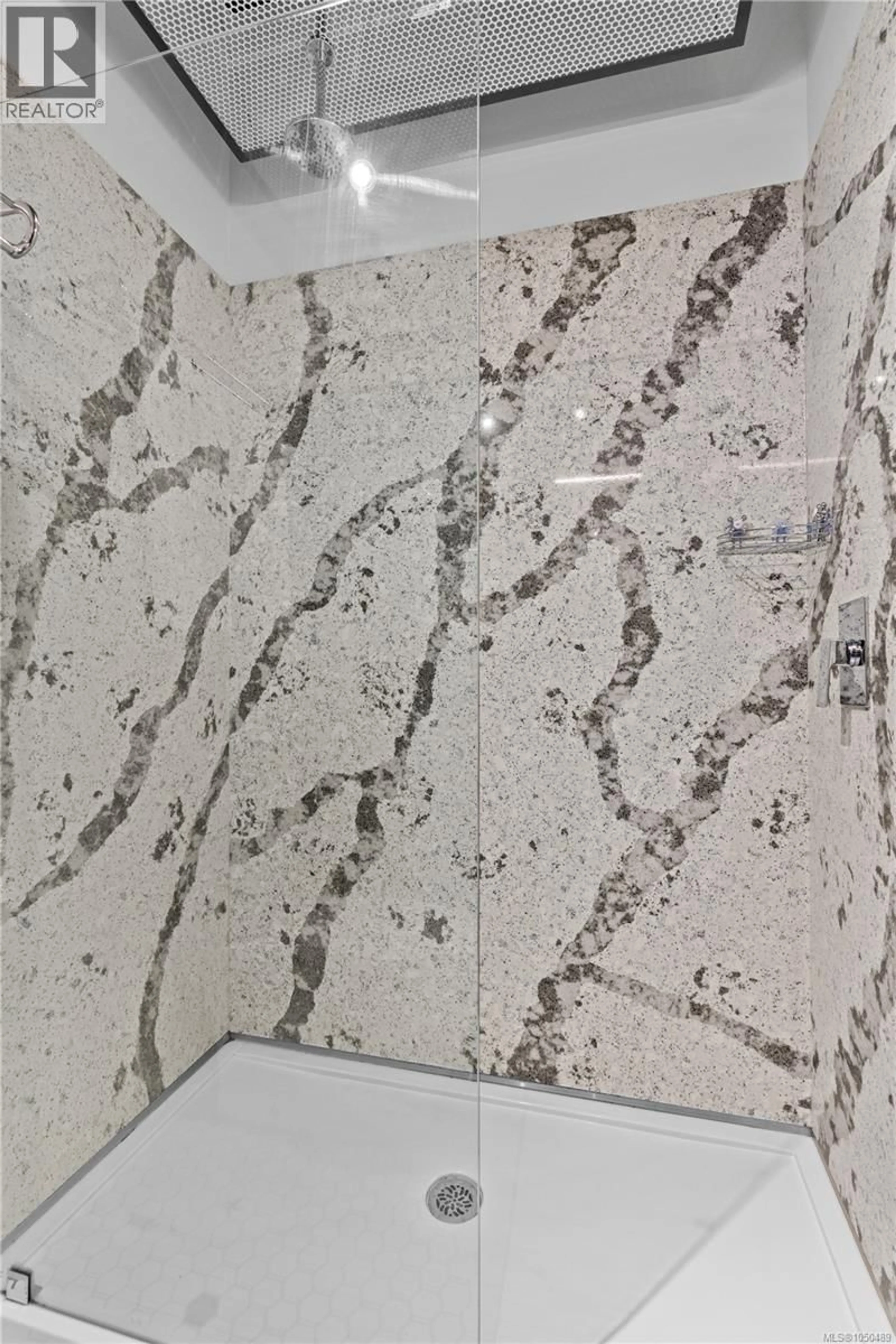 Contemporary bathroom, ceramic/tile floor for 427 - 1029 VIEW STREET, Victoria British Columbia V8W3Z8