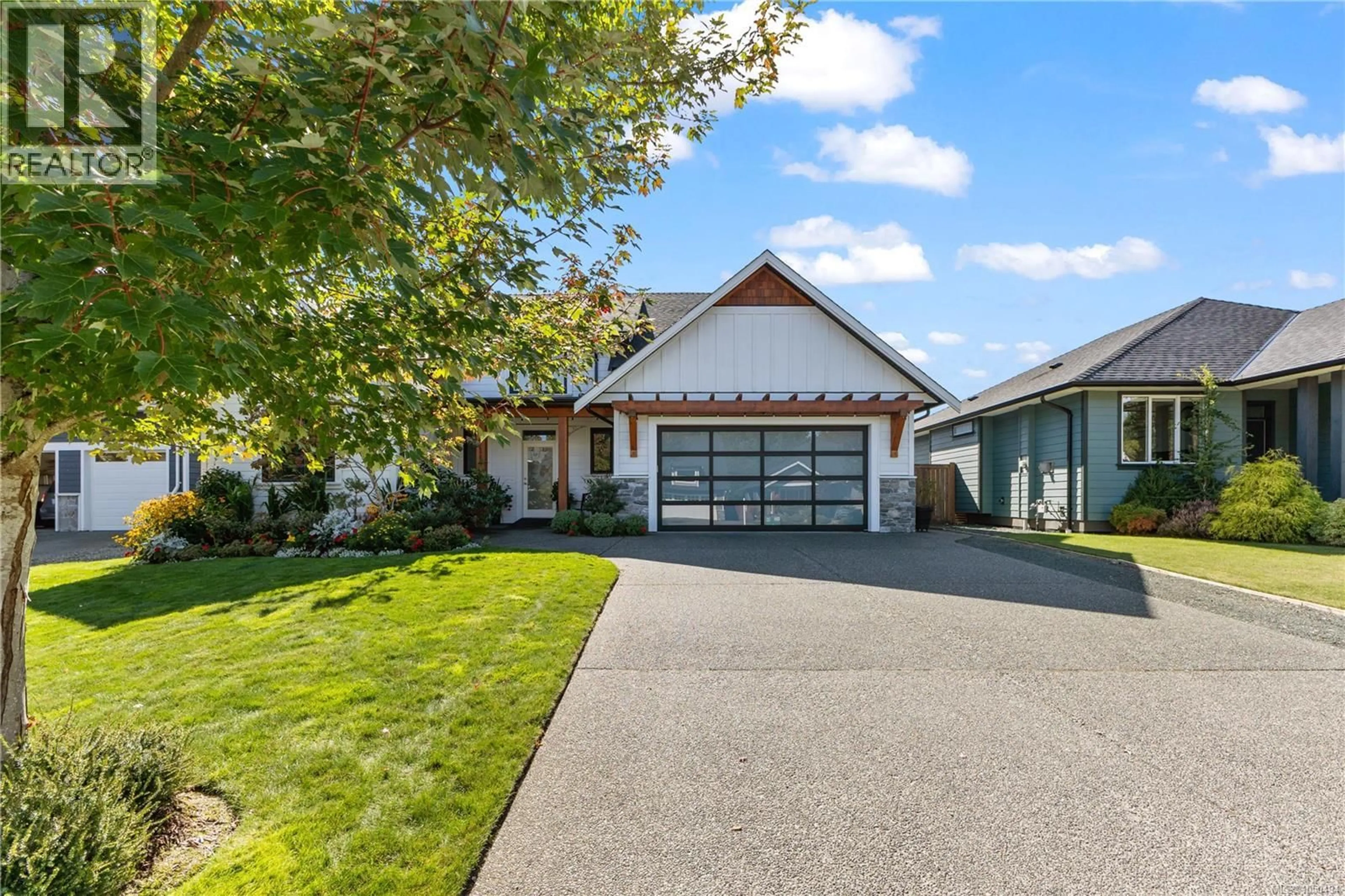 Home with vinyl exterior material, street for 711 SALAL STREET, Campbell River British Columbia V9H0E3