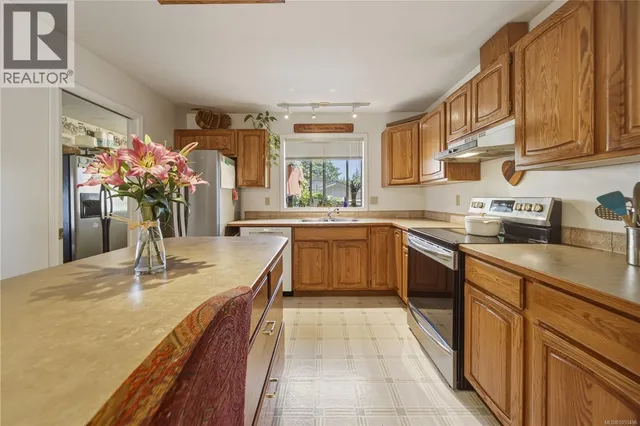 476 QUALICUM ROAD, Qualicum Beach 3