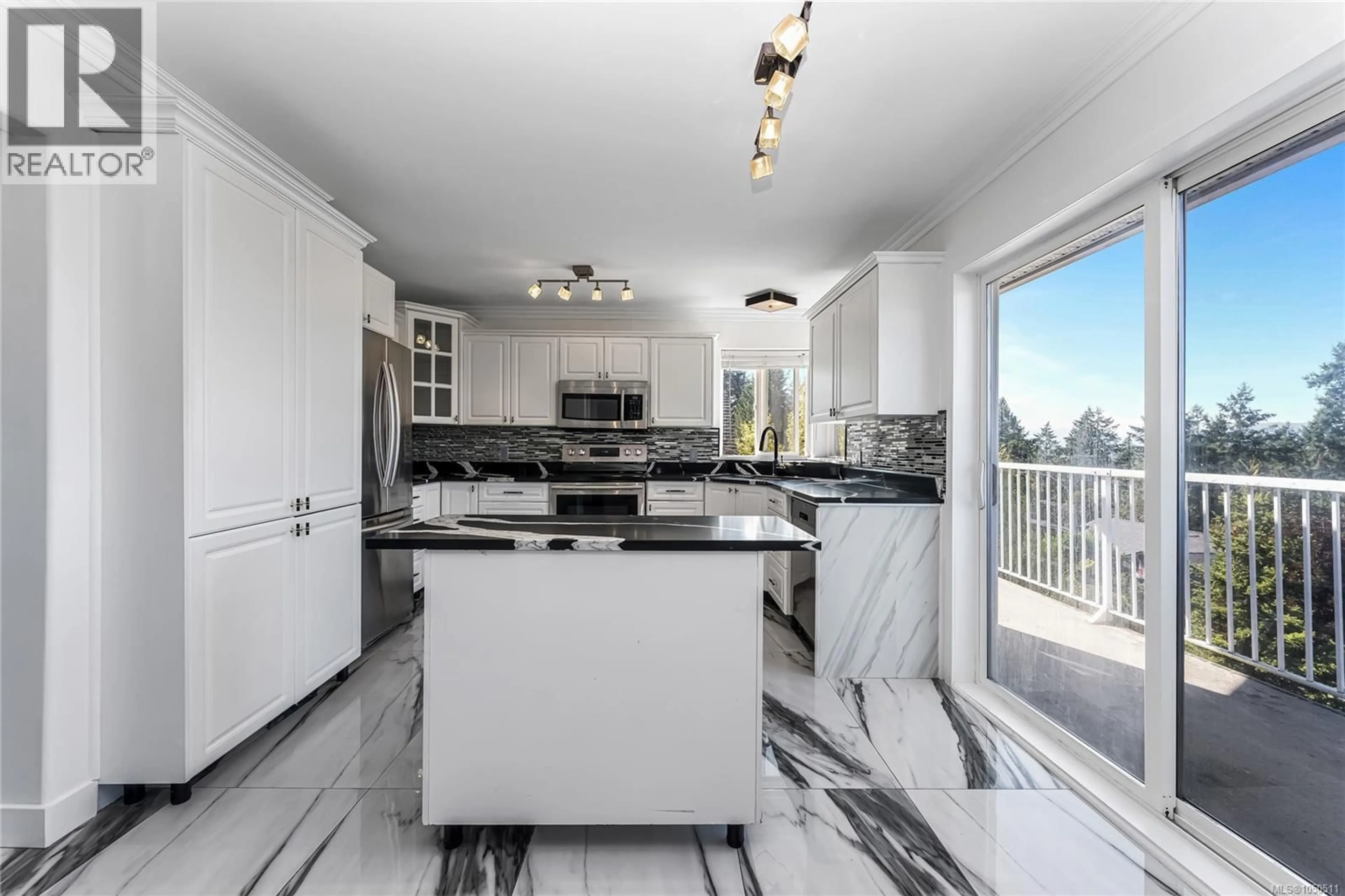 Contemporary kitchen, ceramic/tile floor for 6191 THOMSON TERRACE, Duncan British Columbia V9L5R1