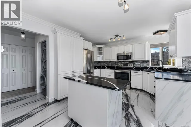 6191 THOMSON TERRACE, Duncan 5