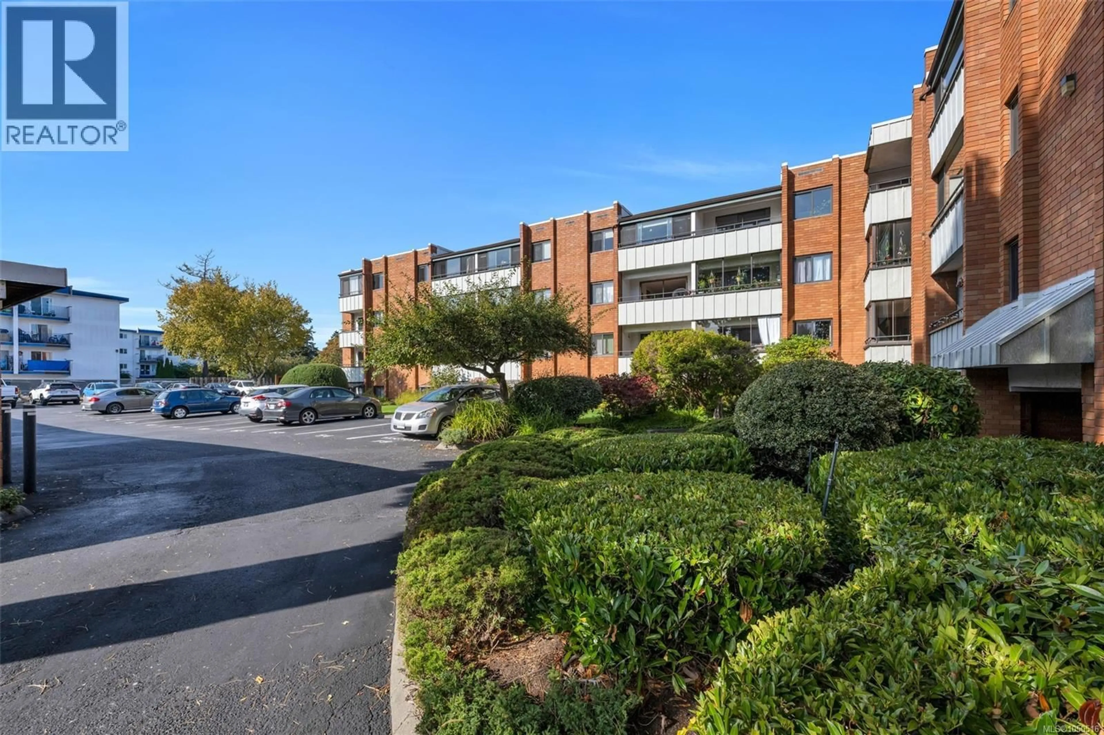 A pic from outside/outdoor area/front of a property/back of a property/a pic from drone, unknown for 310 - 853 SELKIRK AVENUE, Esquimalt British Columbia V9A2T7