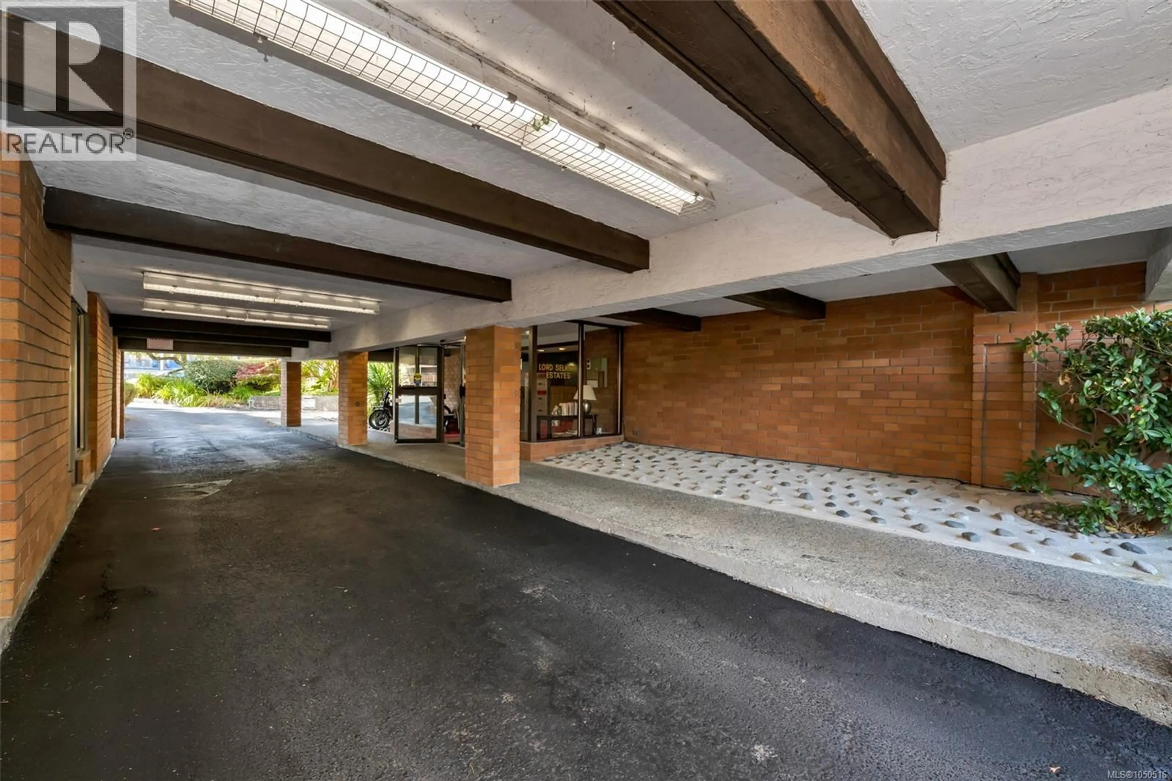 Indoor foyer for 310 - 853 SELKIRK AVENUE, Esquimalt British Columbia V9A2T7