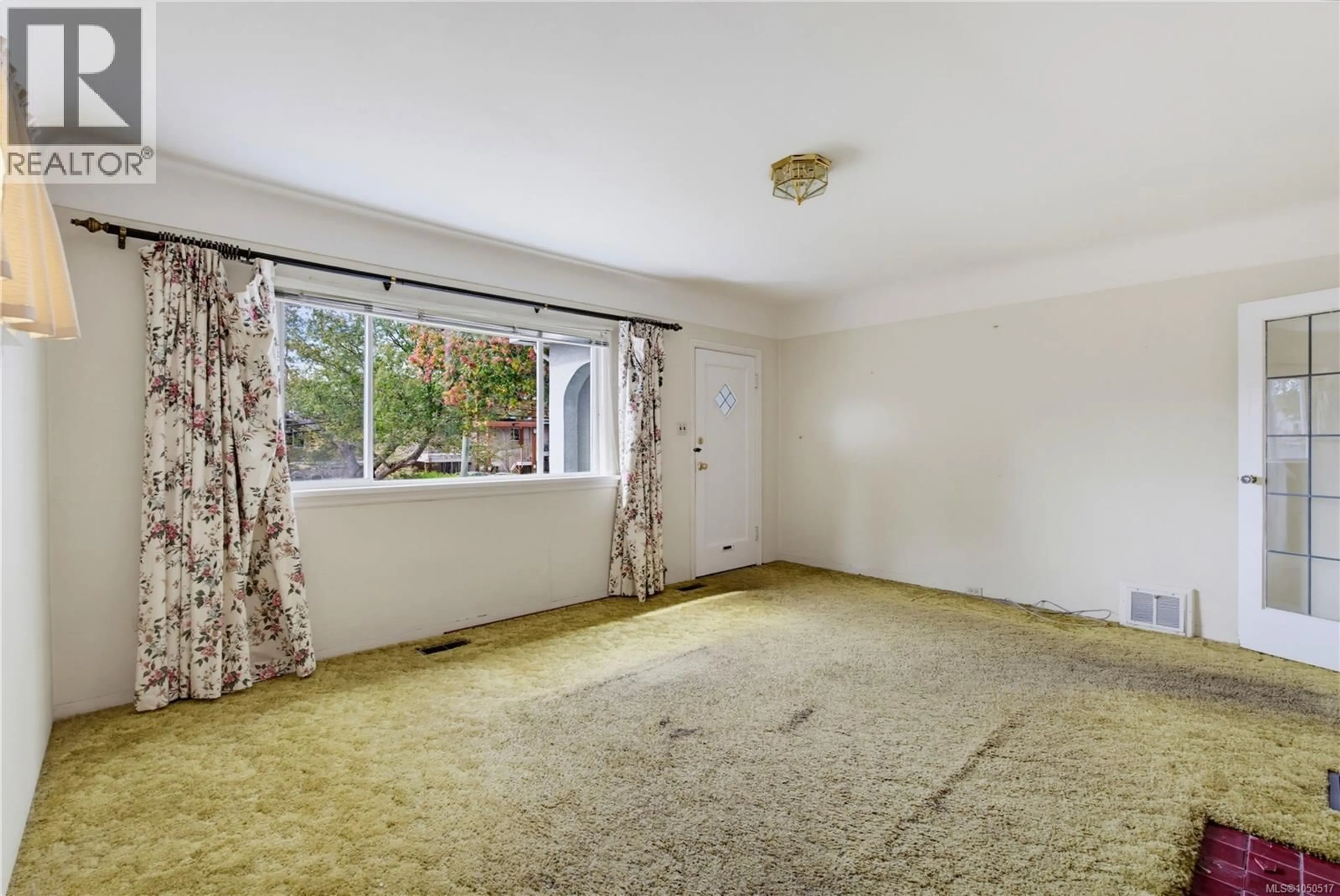 A pic of a room for 2835 FIFTH STREET, Victoria British Columbia V8T4B3