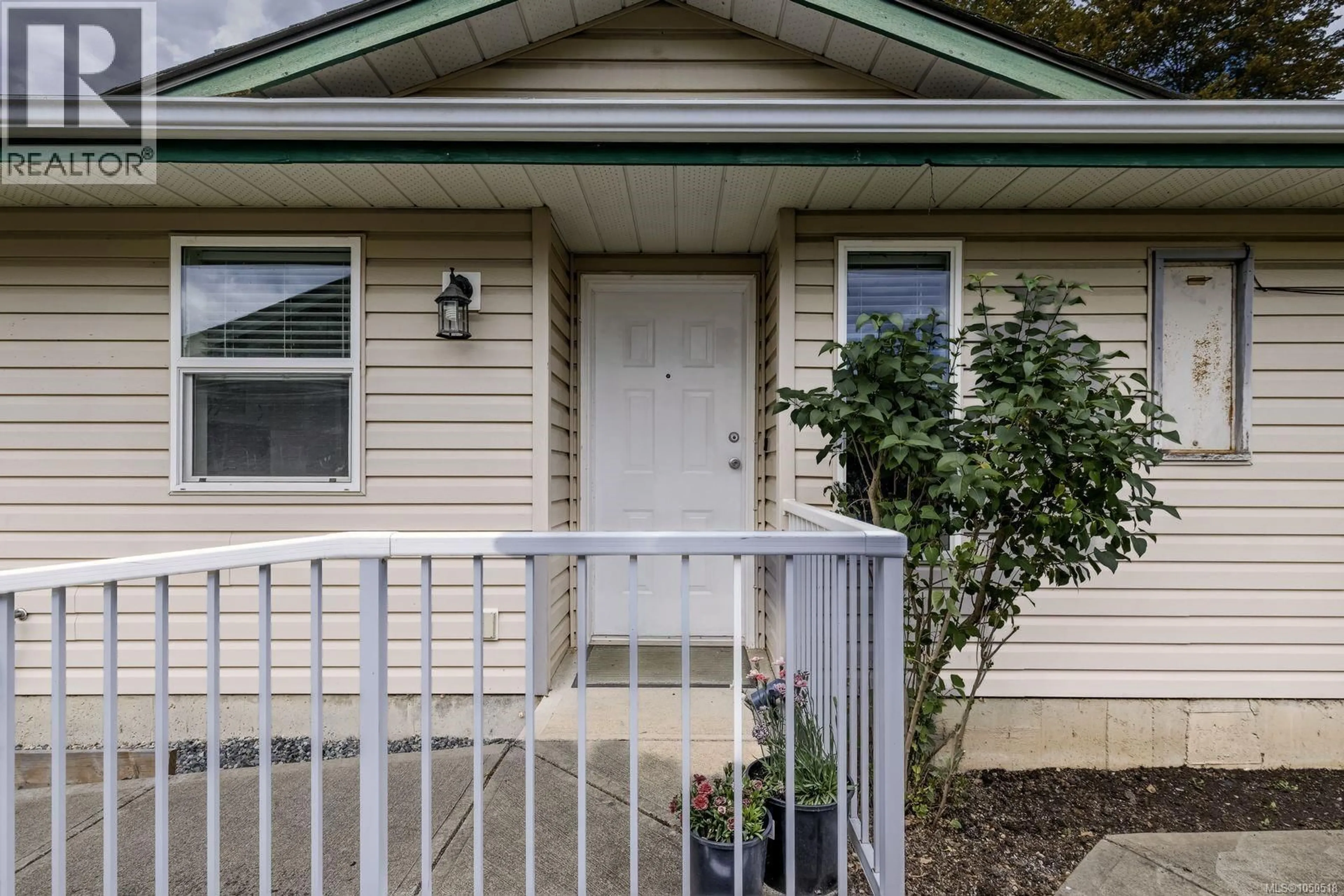 Home with vinyl exterior material, street for 3 - 450 GAIL PLACE, Nanaimo British Columbia V9R5W4