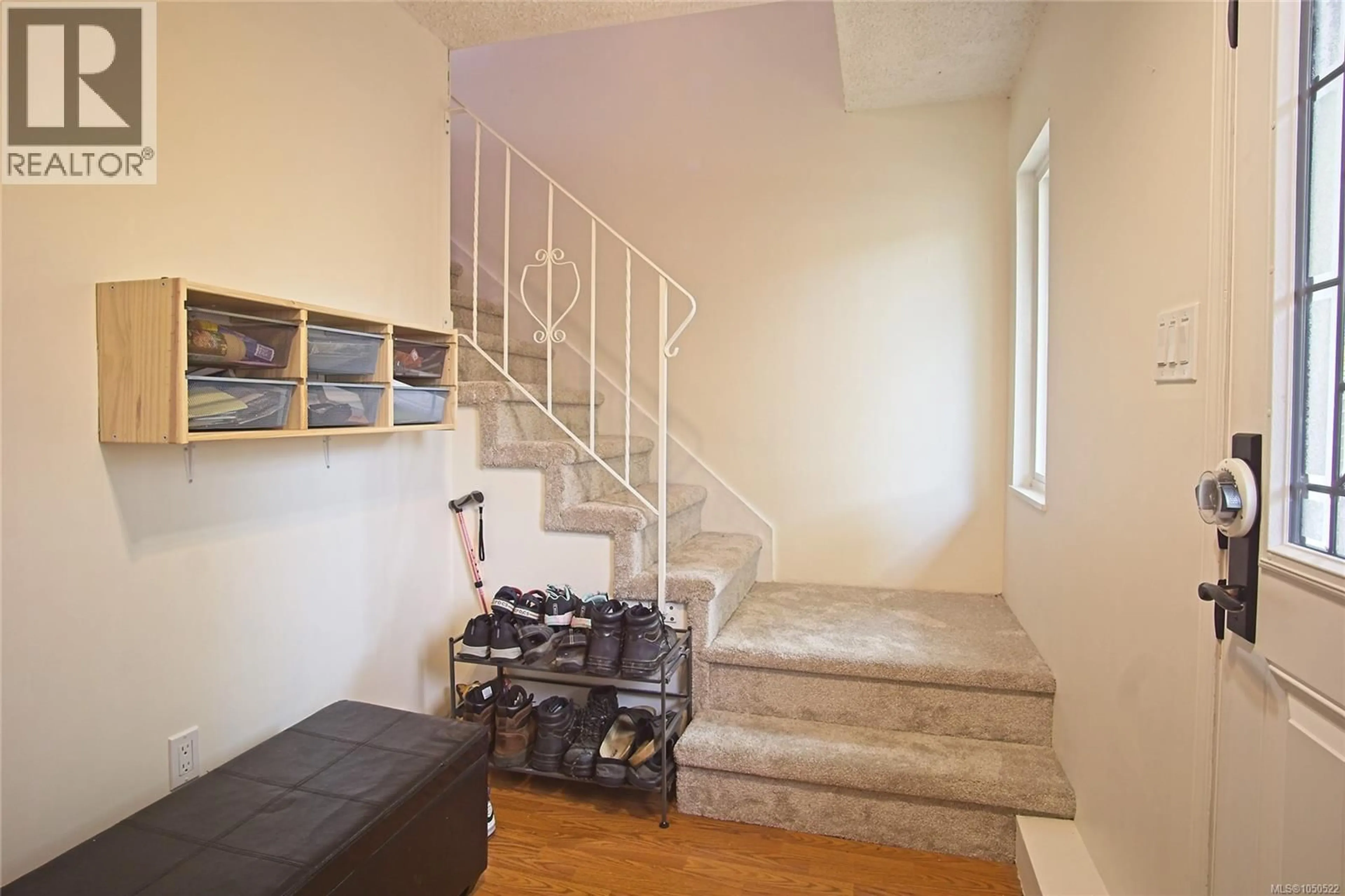 Stairs for 22 - 577 SIXTH STREET, Nanaimo British Columbia V9R5W6