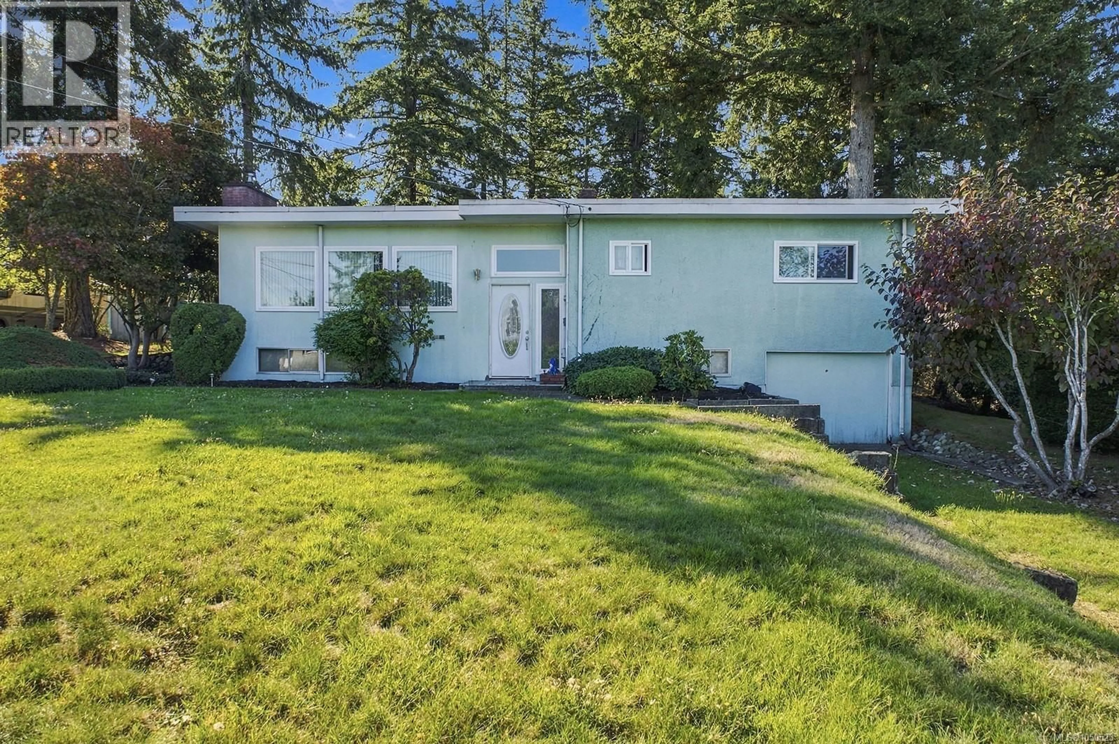 Home with vinyl exterior material, street for 715 8TH AVENUE, Campbell River British Columbia V9W6A7