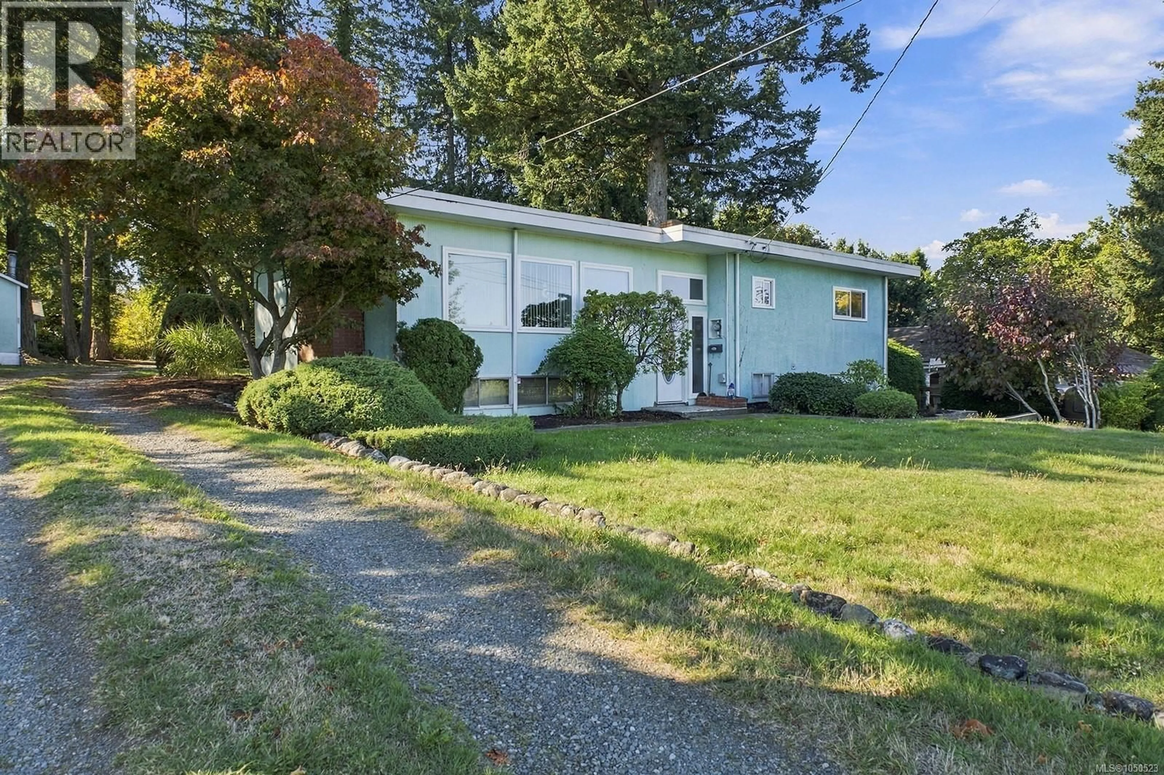 Home with vinyl exterior material, street for 715 8TH AVENUE, Campbell River British Columbia V9W6A7