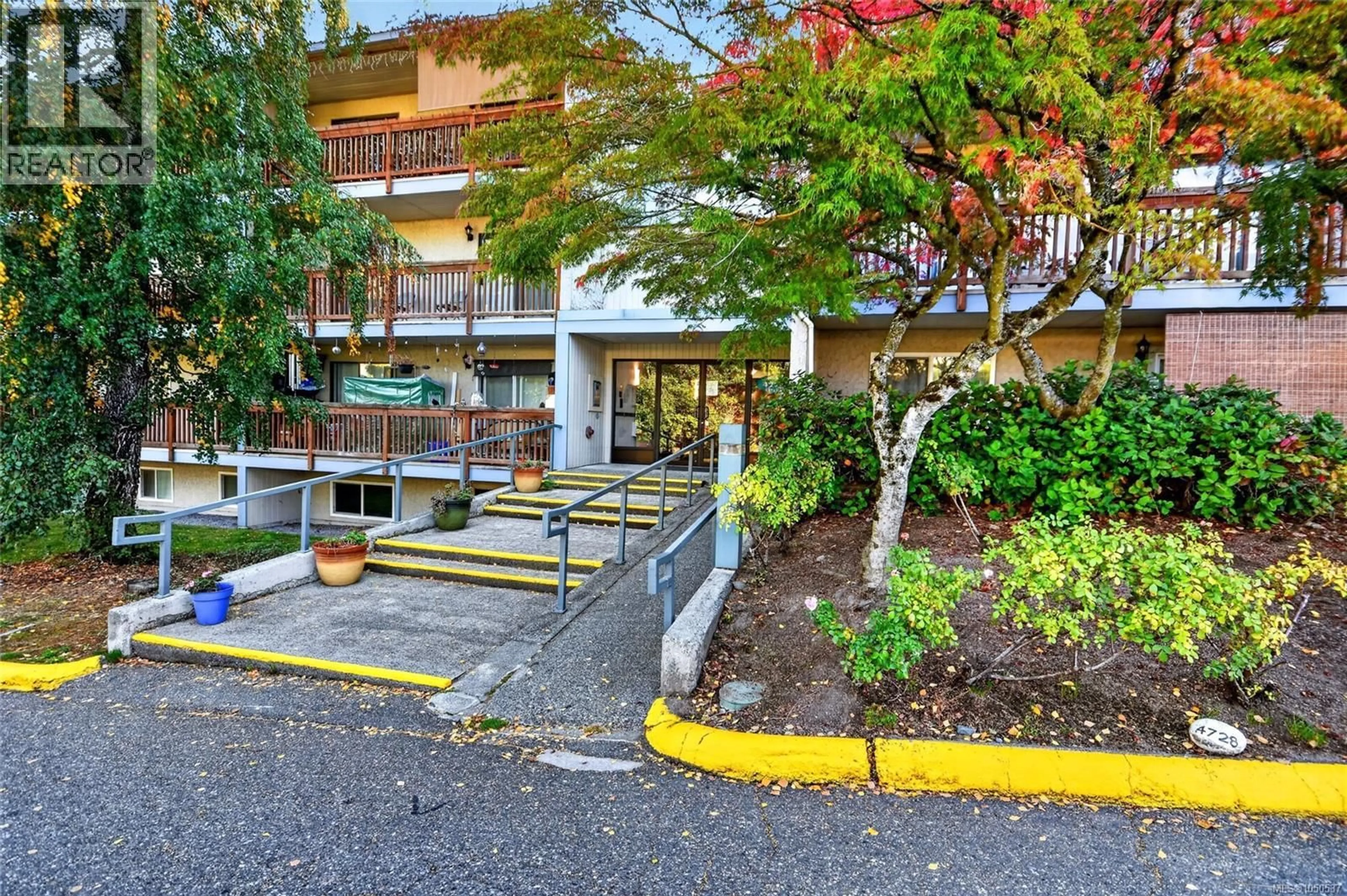 Lobby for 209 - 4728 UPLANDS DRIVE, Nanaimo British Columbia V9T5V1