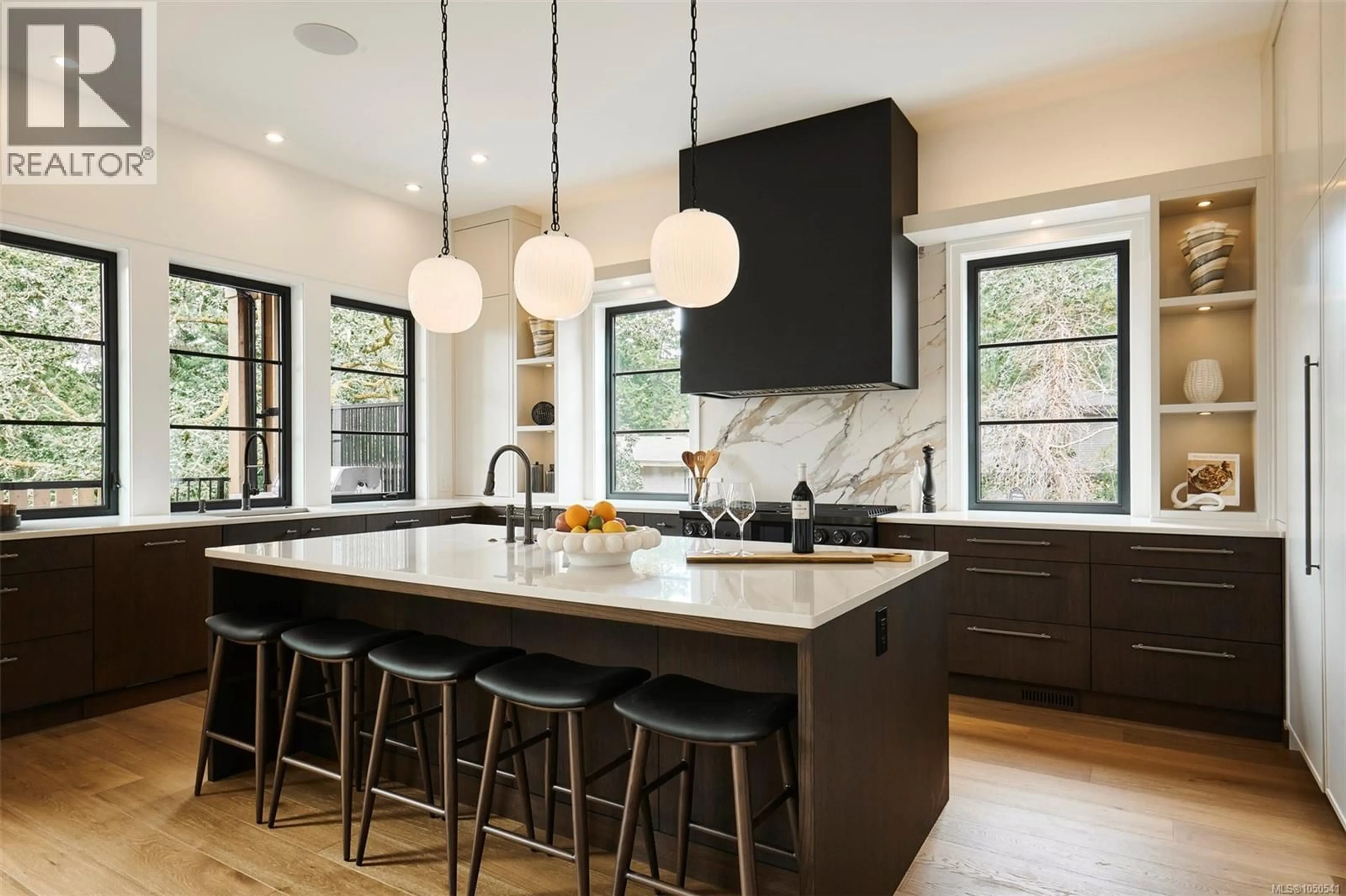Contemporary kitchen, unknown for 3912 WOODLANDS PLACE, Saanich British Columbia V8N4J8