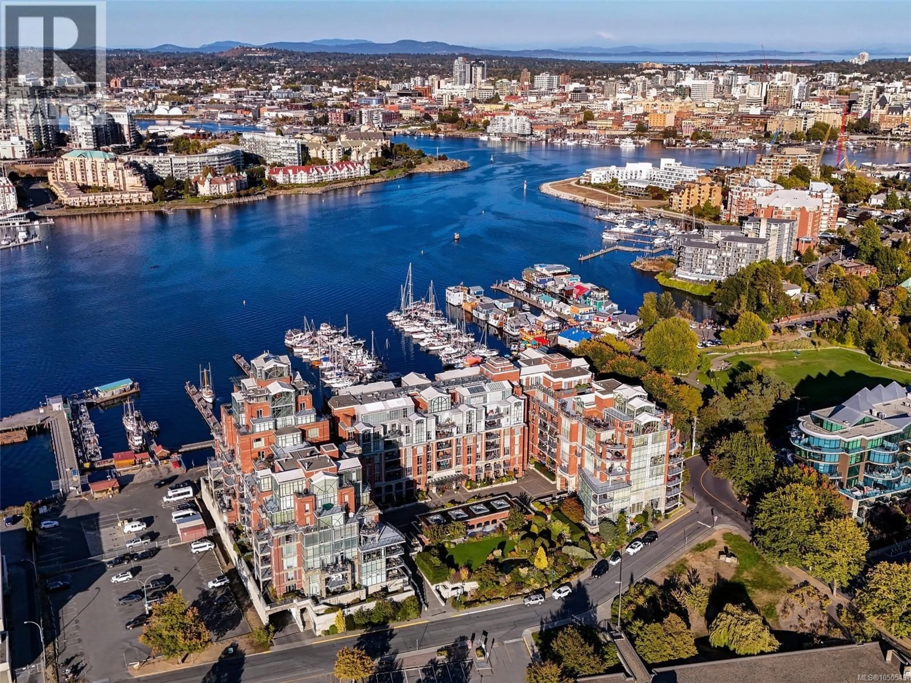 A pic from outside/outdoor area/front of a property/back of a property/a pic from drone, water/lake/river/ocean view for 924 - 21 DALLAS ROAD, Victoria British Columbia V8V4Z9