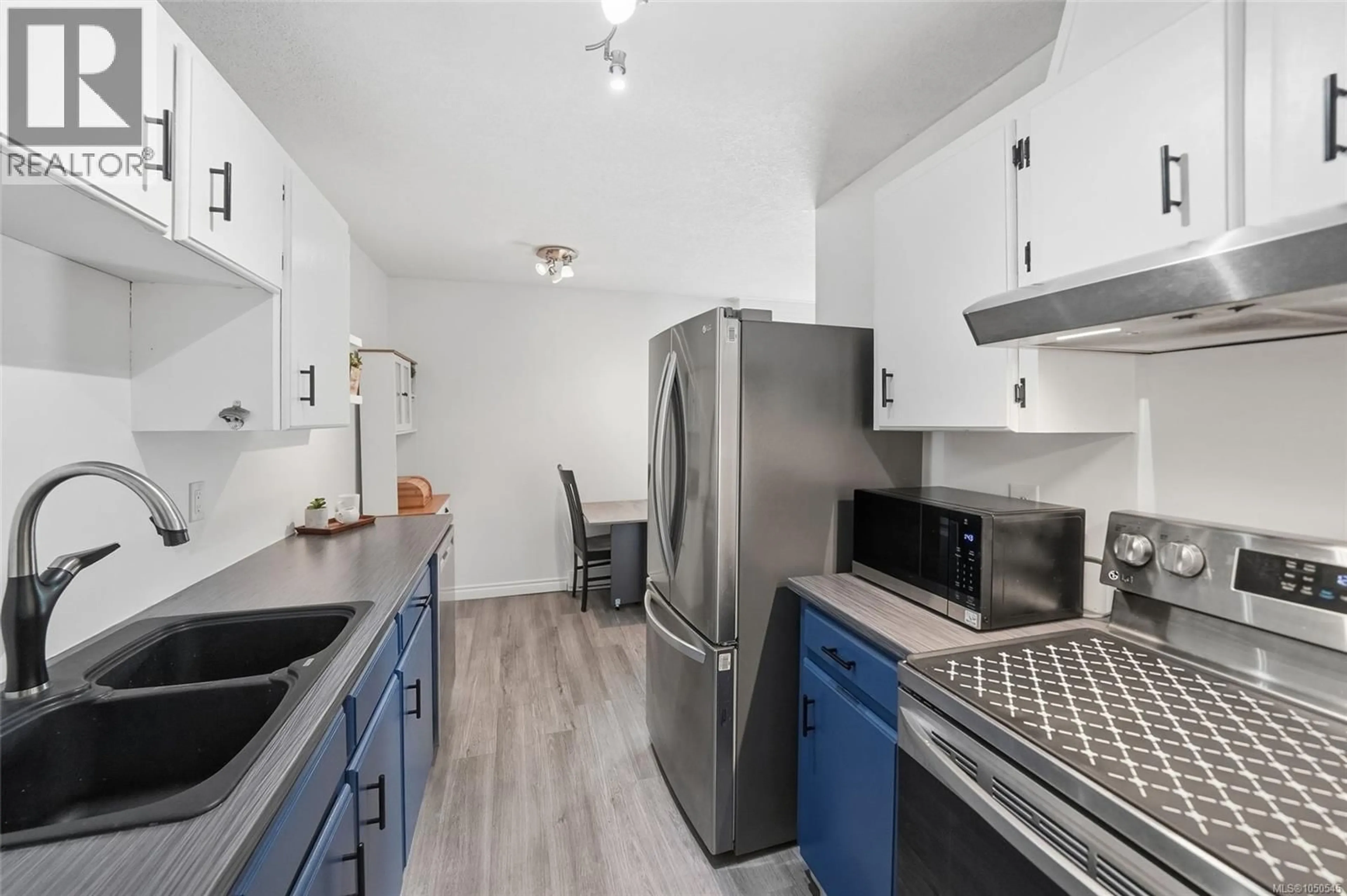 Standard kitchen, unknown for 6 - 129 SIXTH AVENUE EAST, Qualicum Beach British Columbia V9K1R2