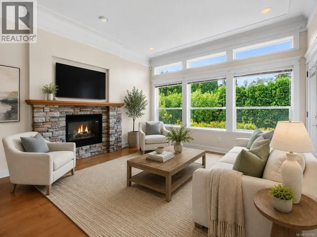 553 HEATHERDALE LANE, Saanich 5