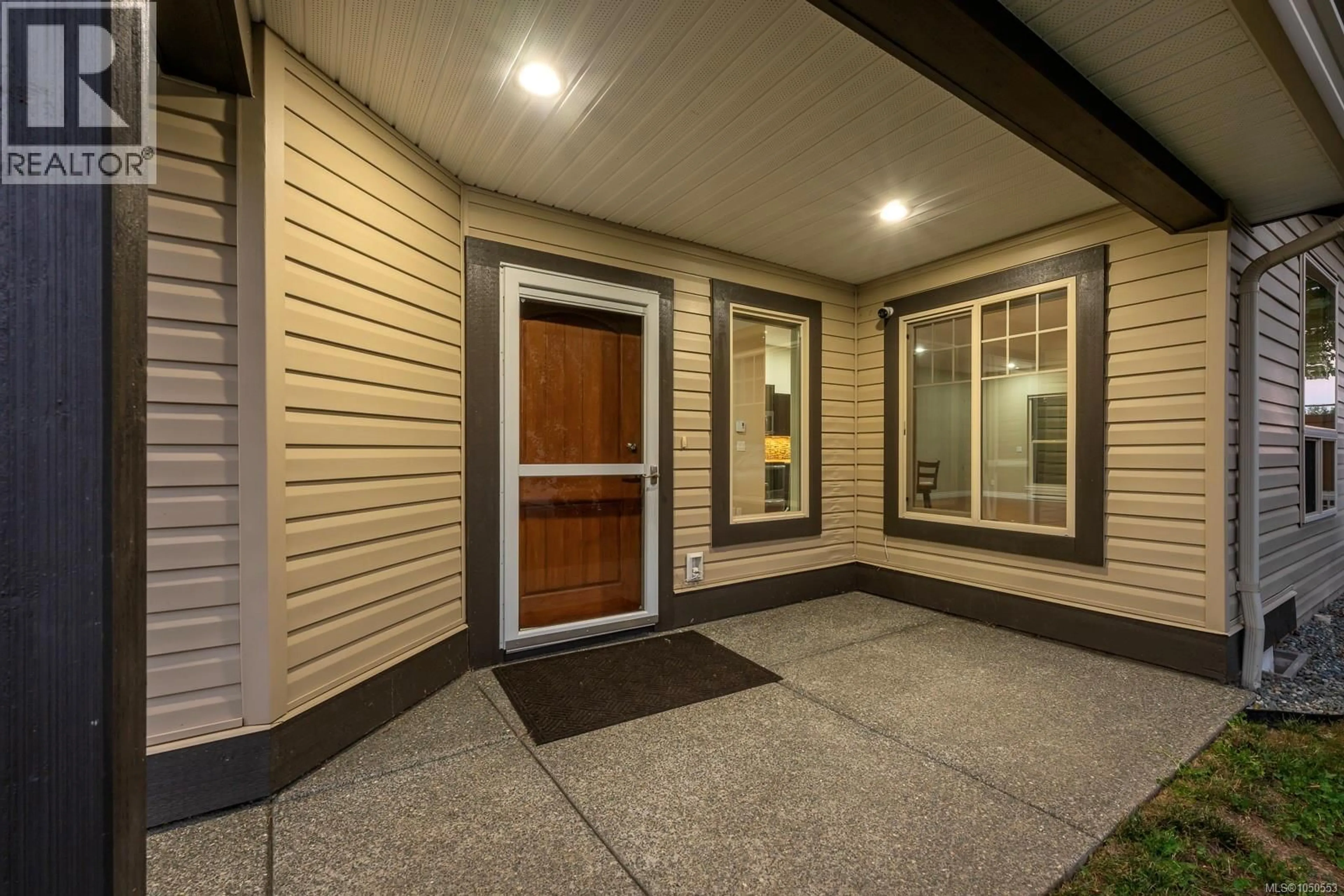 Indoor entryway for 120 - 2205 ROBERT LANG DRIVE, Courtenay British Columbia V9N1M4