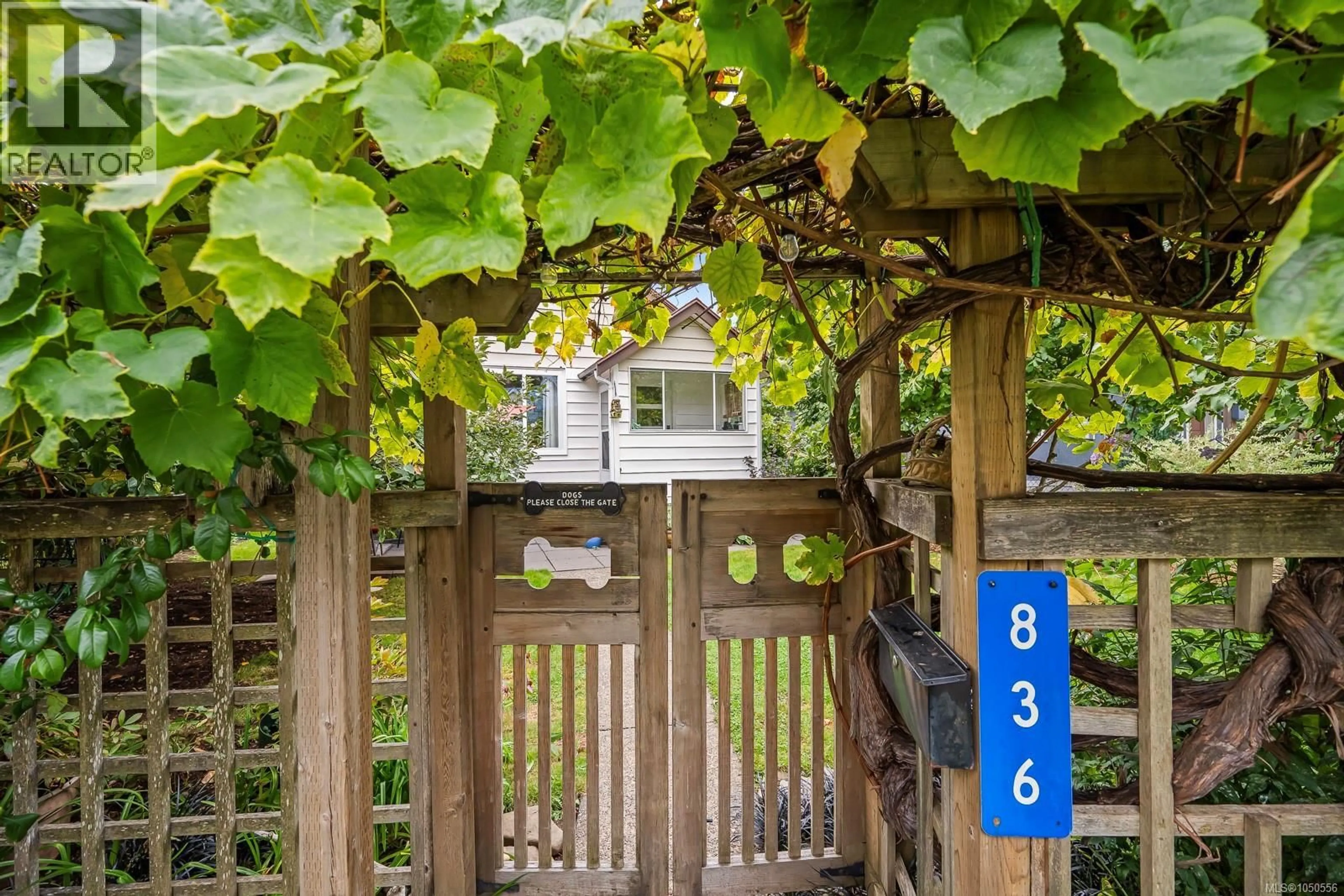 Patio, street for 836 3RD STREET, Courtenay British Columbia V9N1G1