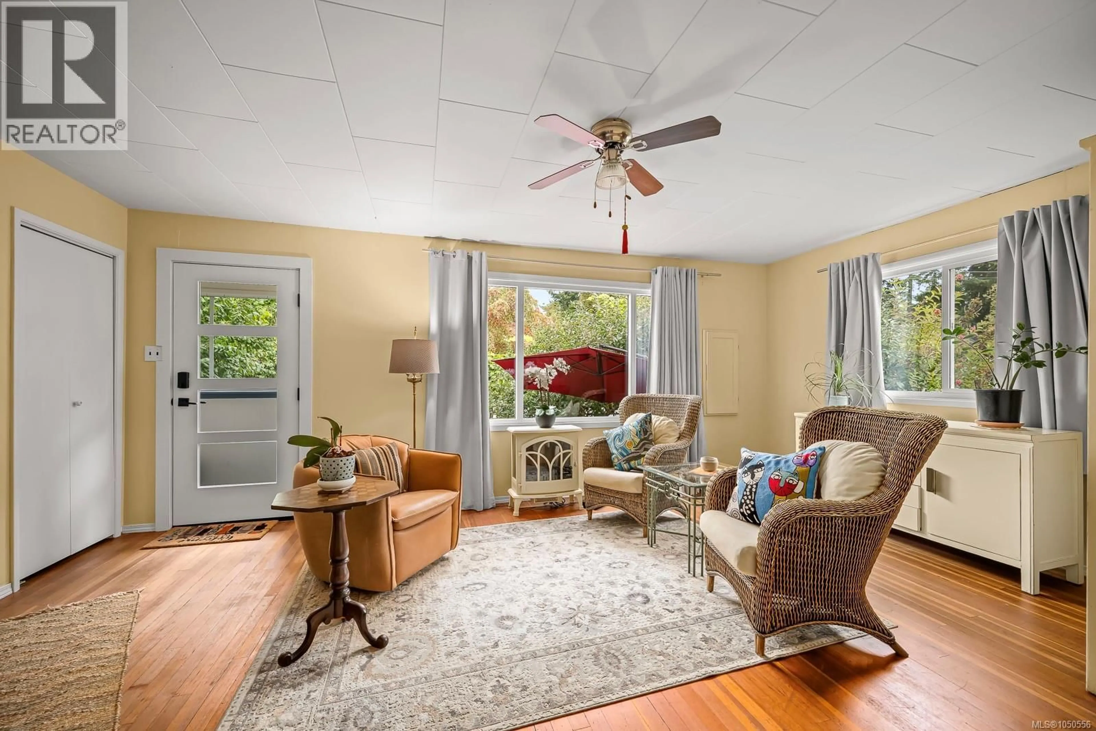 Living room with furniture, unknown for 836 3RD STREET, Courtenay British Columbia V9N1G1