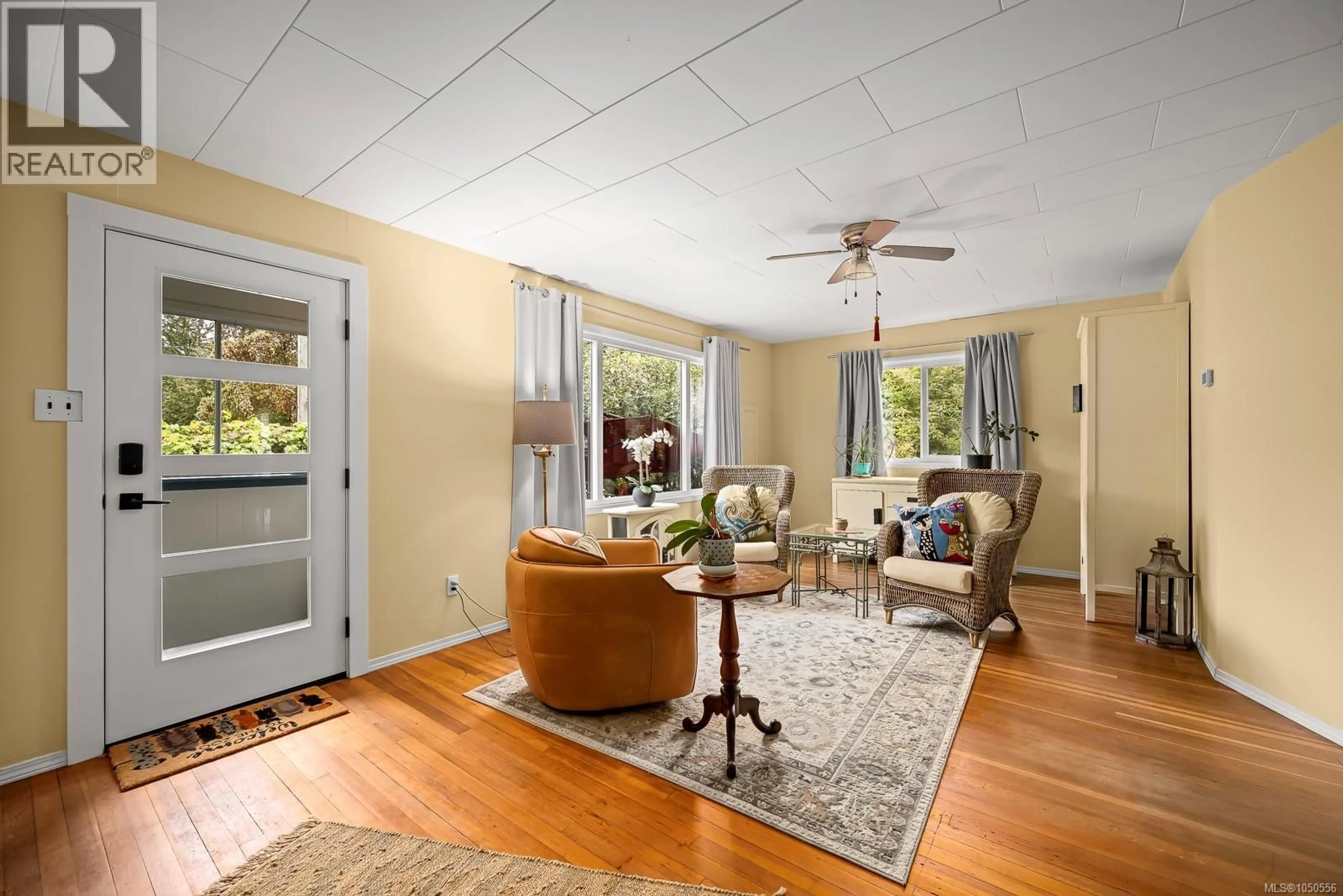Living room with furniture, unknown for 836 3RD STREET, Courtenay British Columbia V9N1G1