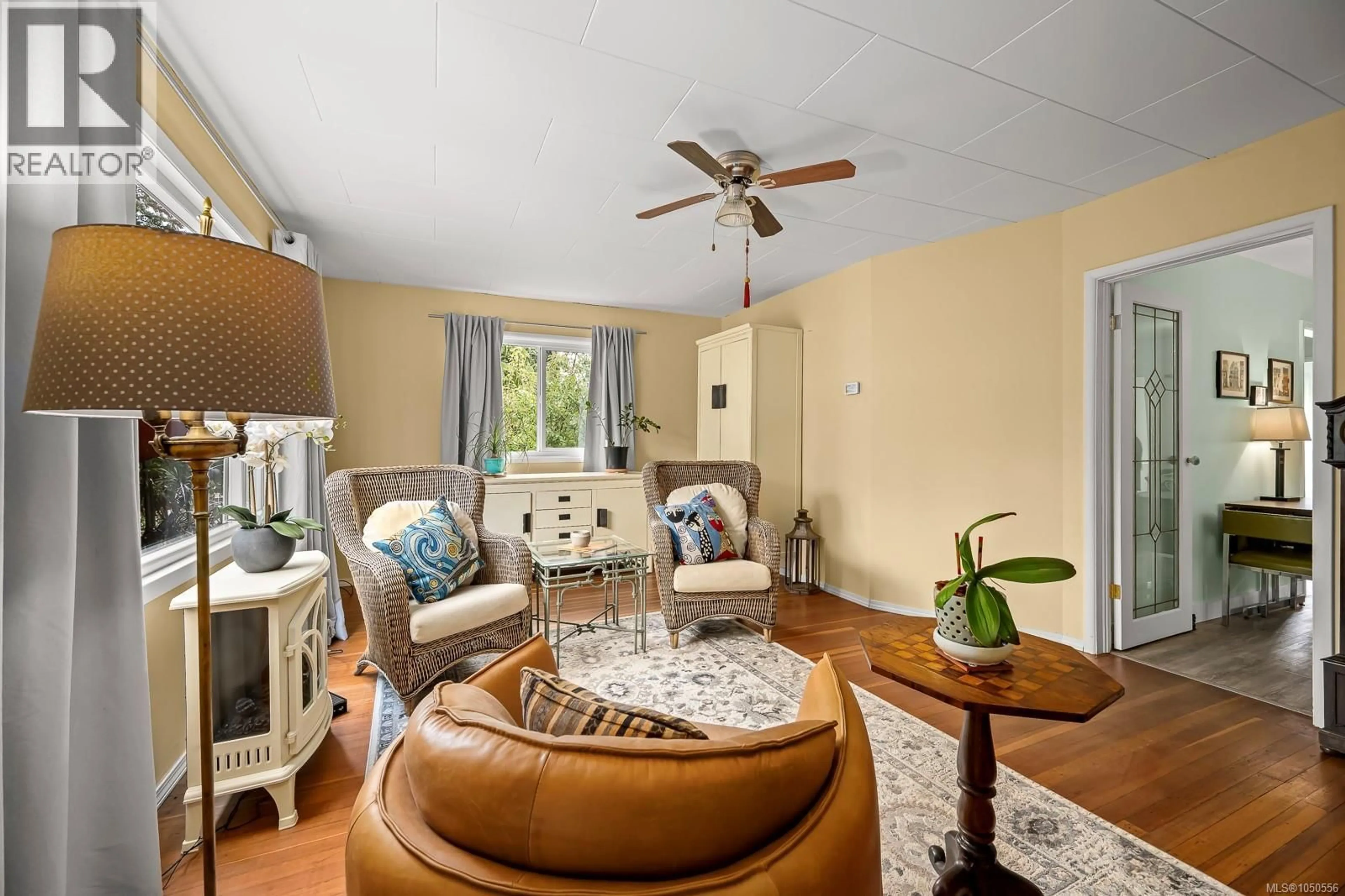 Living room with furniture, unknown for 836 3RD STREET, Courtenay British Columbia V9N1G1